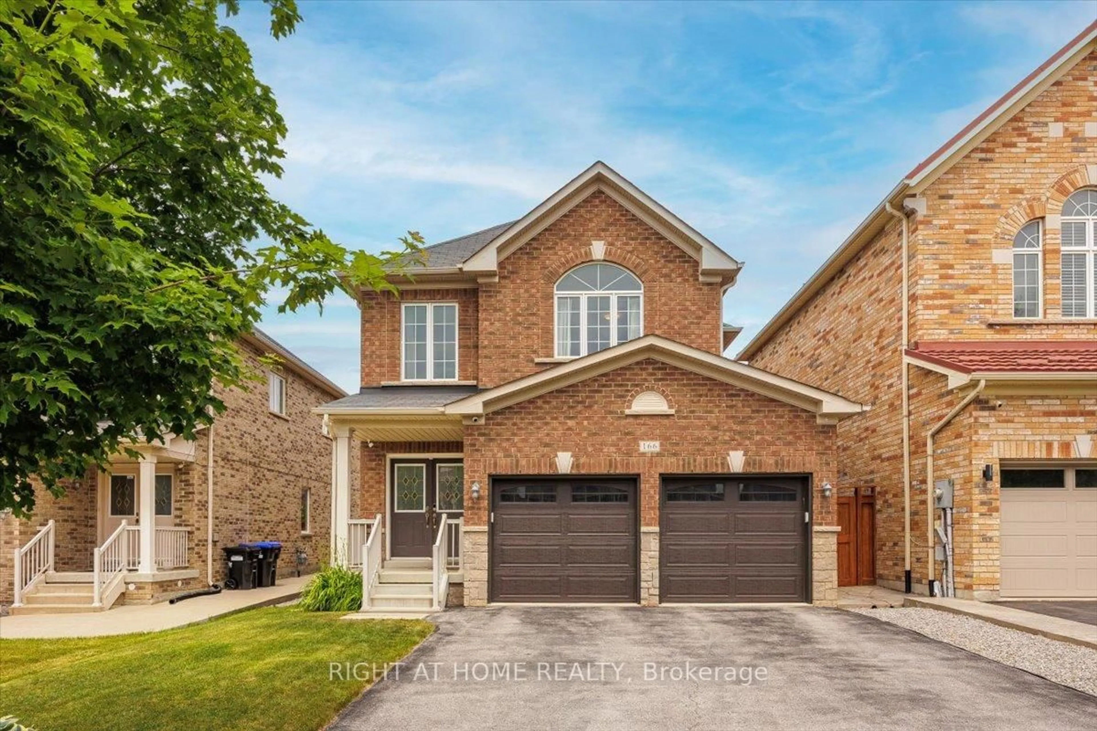 Home with brick exterior material, street for 166 Gardiner Dr, Bradford West Gwillimbury Ontario L3Z 0J5