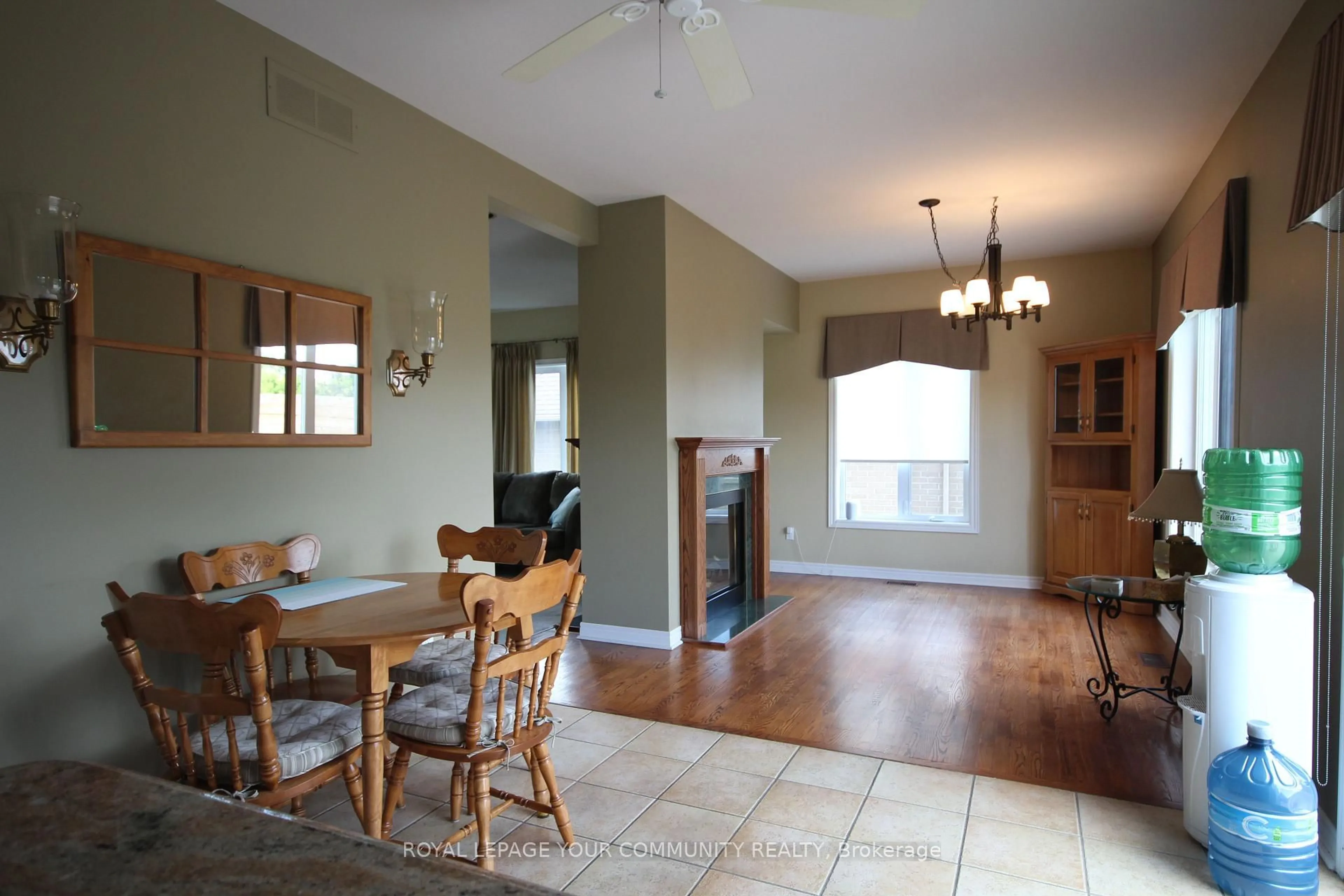 Dining room, unknown for 22 Whitebirch Lane, East Gwillimbury Ontario L0G 1V0