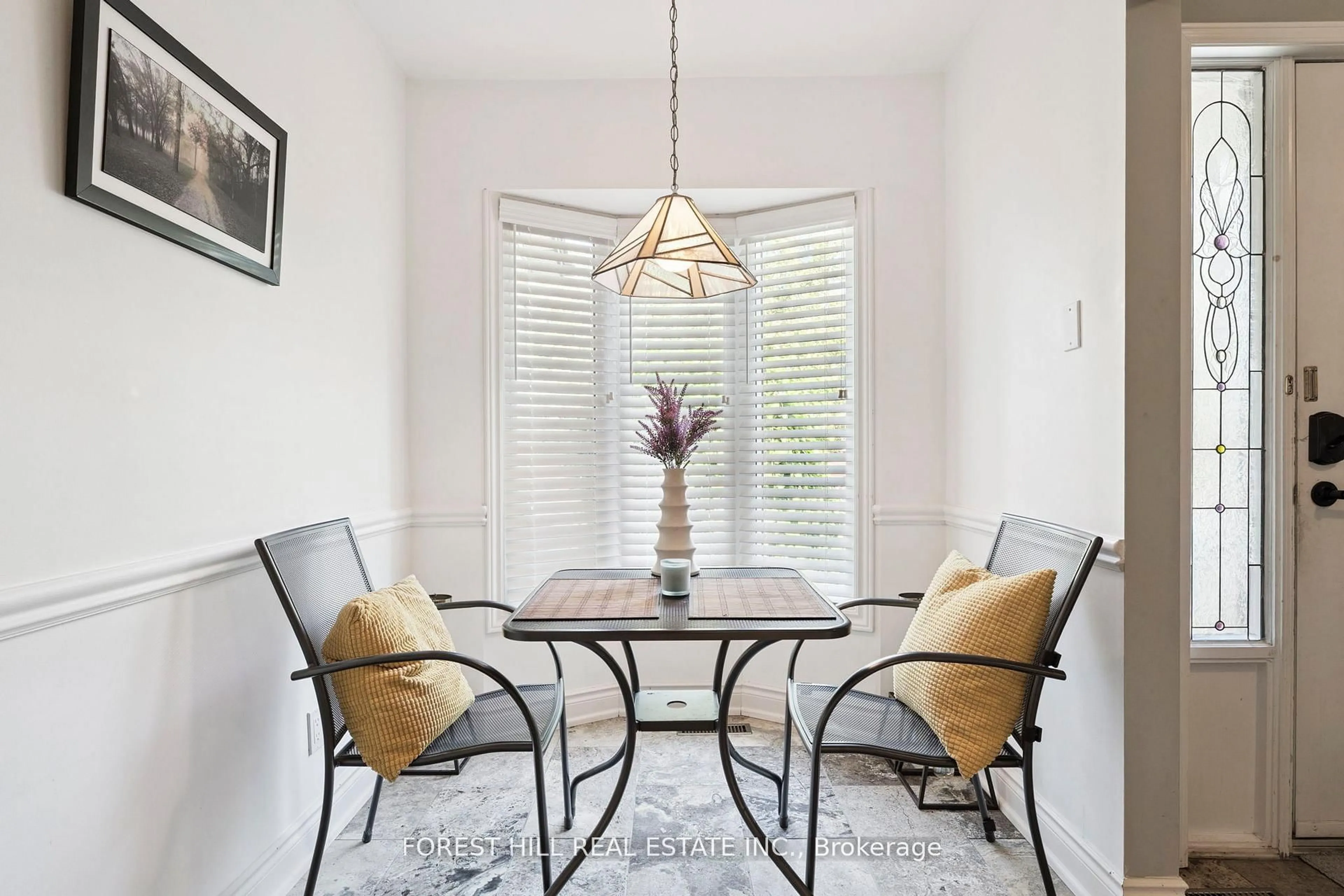 Dining room, unknown for 130 Green Briar Rd, New Tecumseth Ontario L9R 1S2