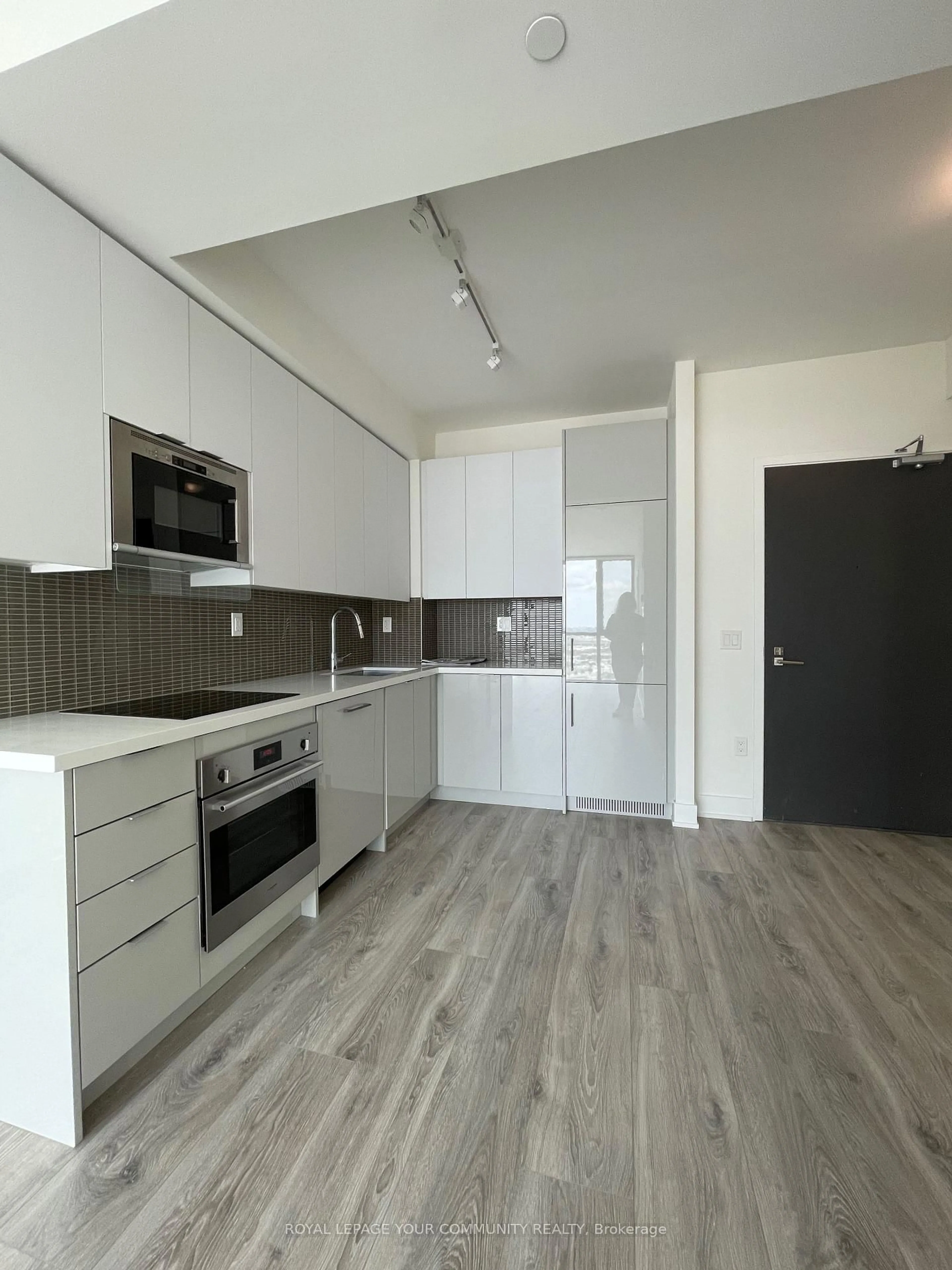 Standard kitchen, wood/laminate floor for 2908 Highway 7 Rd #1101, Vaughan Ontario L4K 0K5