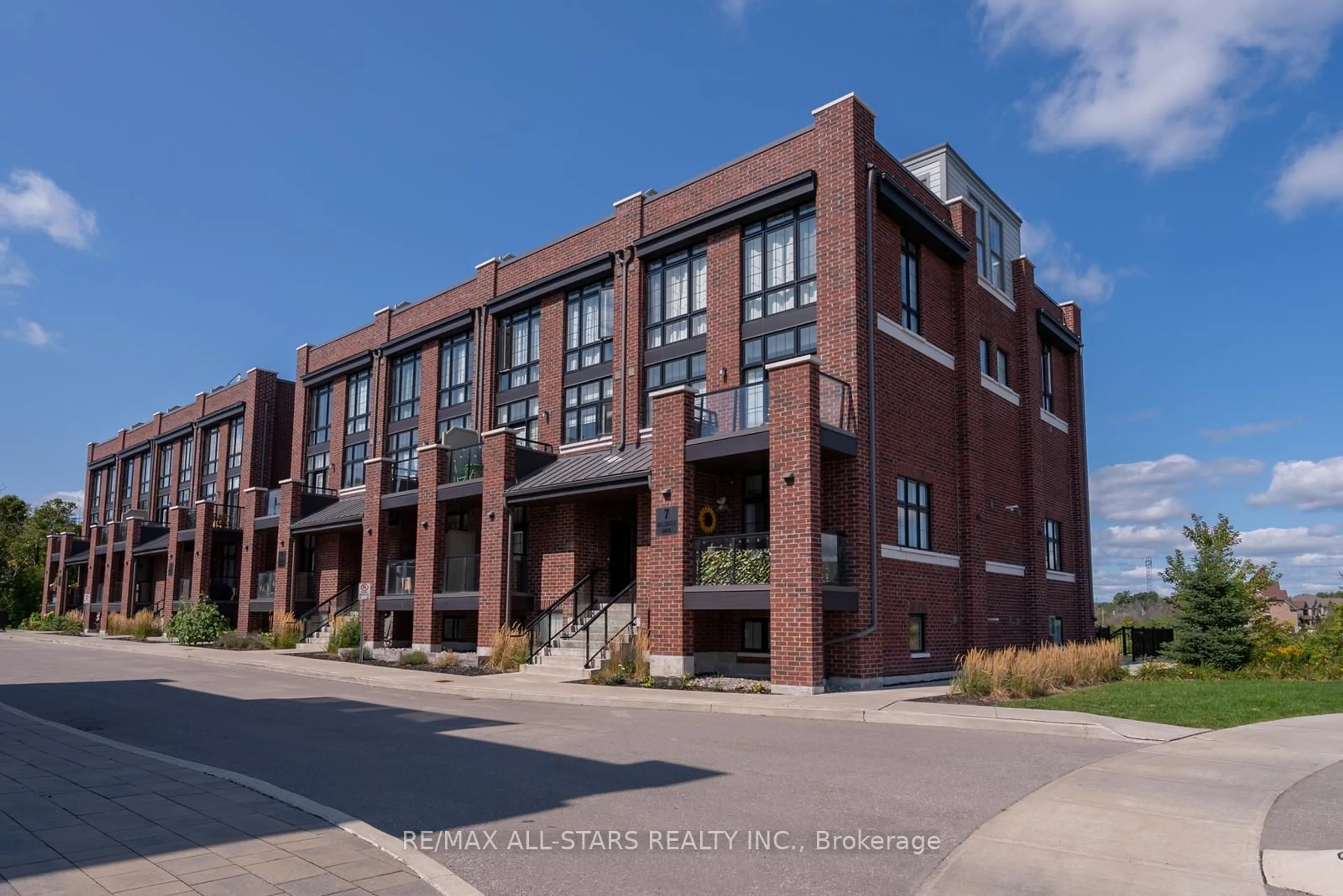 Home with brick exterior material, building for 7 Bellcastle Gate #228, Whitchurch-Stouffville Ontario L4A 4T4