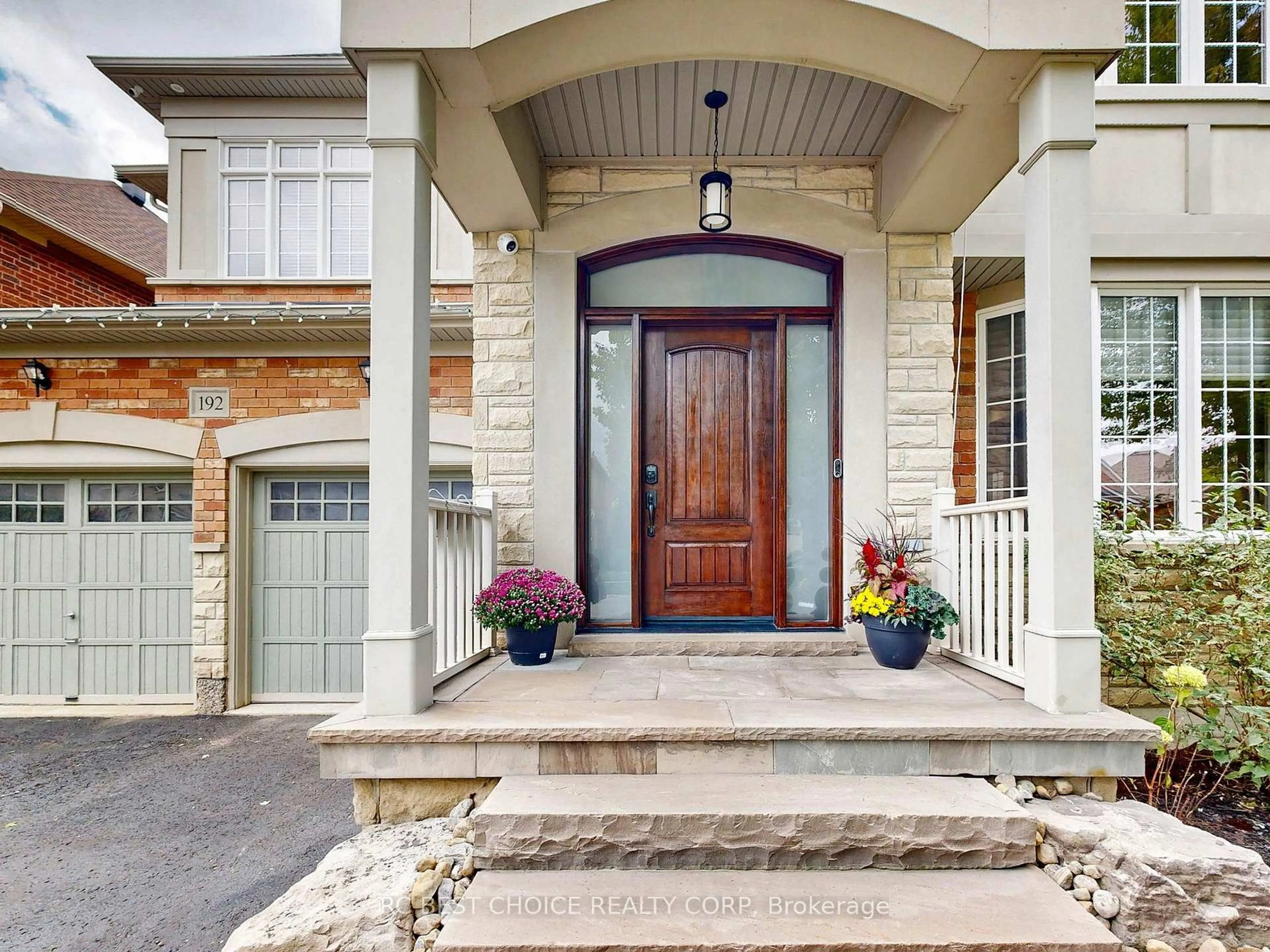 Indoor entryway for 192 Tonner Cres, Aurora Ontario L4G 0G6
