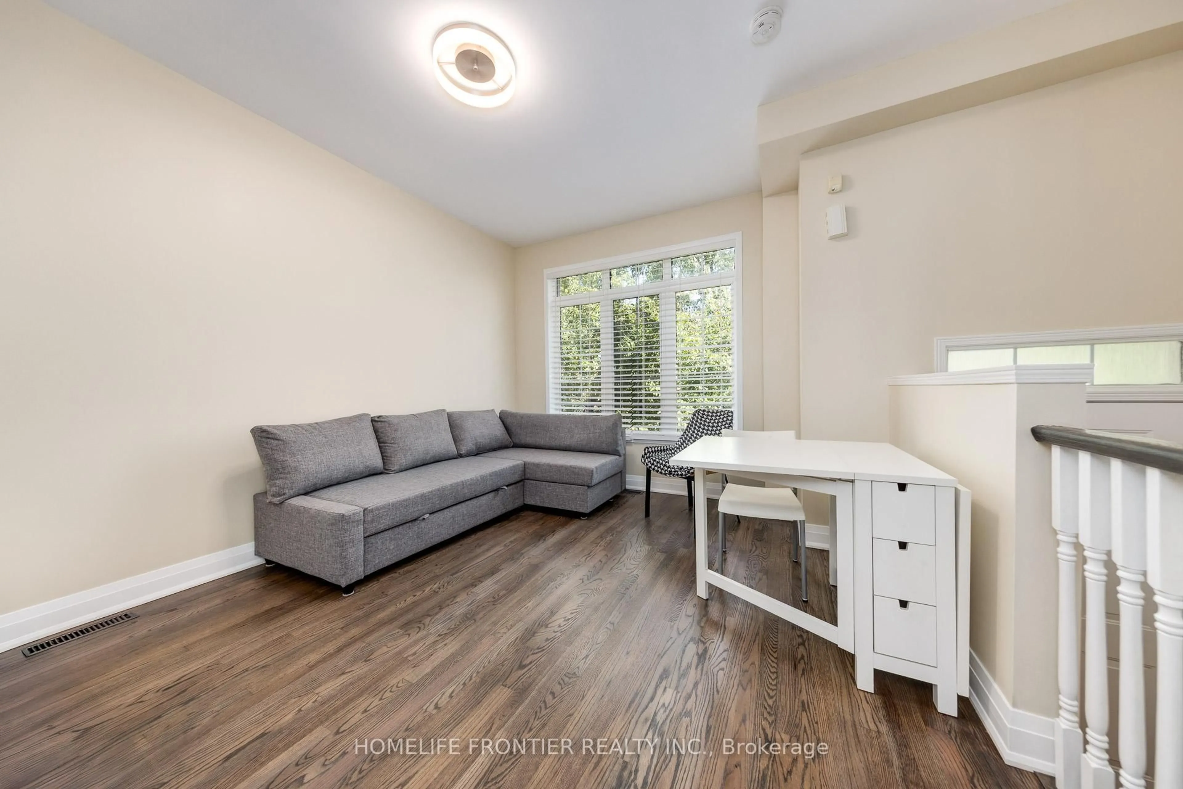 Living room with furniture, wood/laminate floor for 23 Observatory Lane #289, Richmond Hill Ontario L4C 0M7