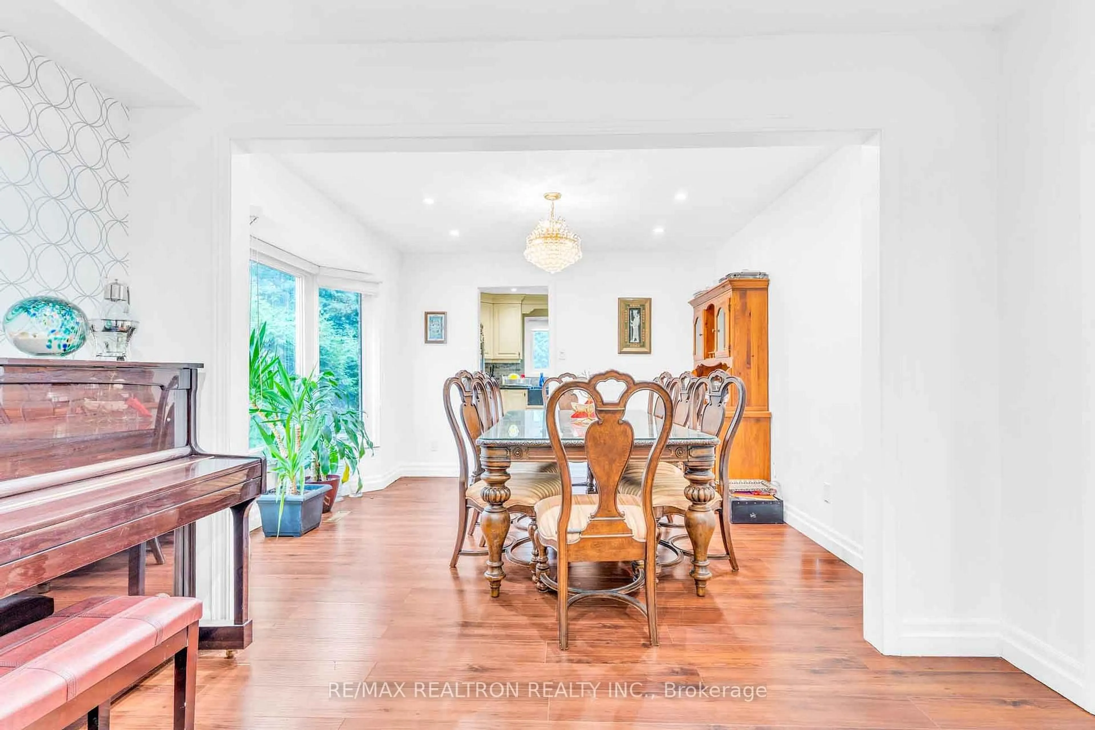 Dining room, unknown for 111 Devins Dr, Aurora Ontario L4G 2Z5