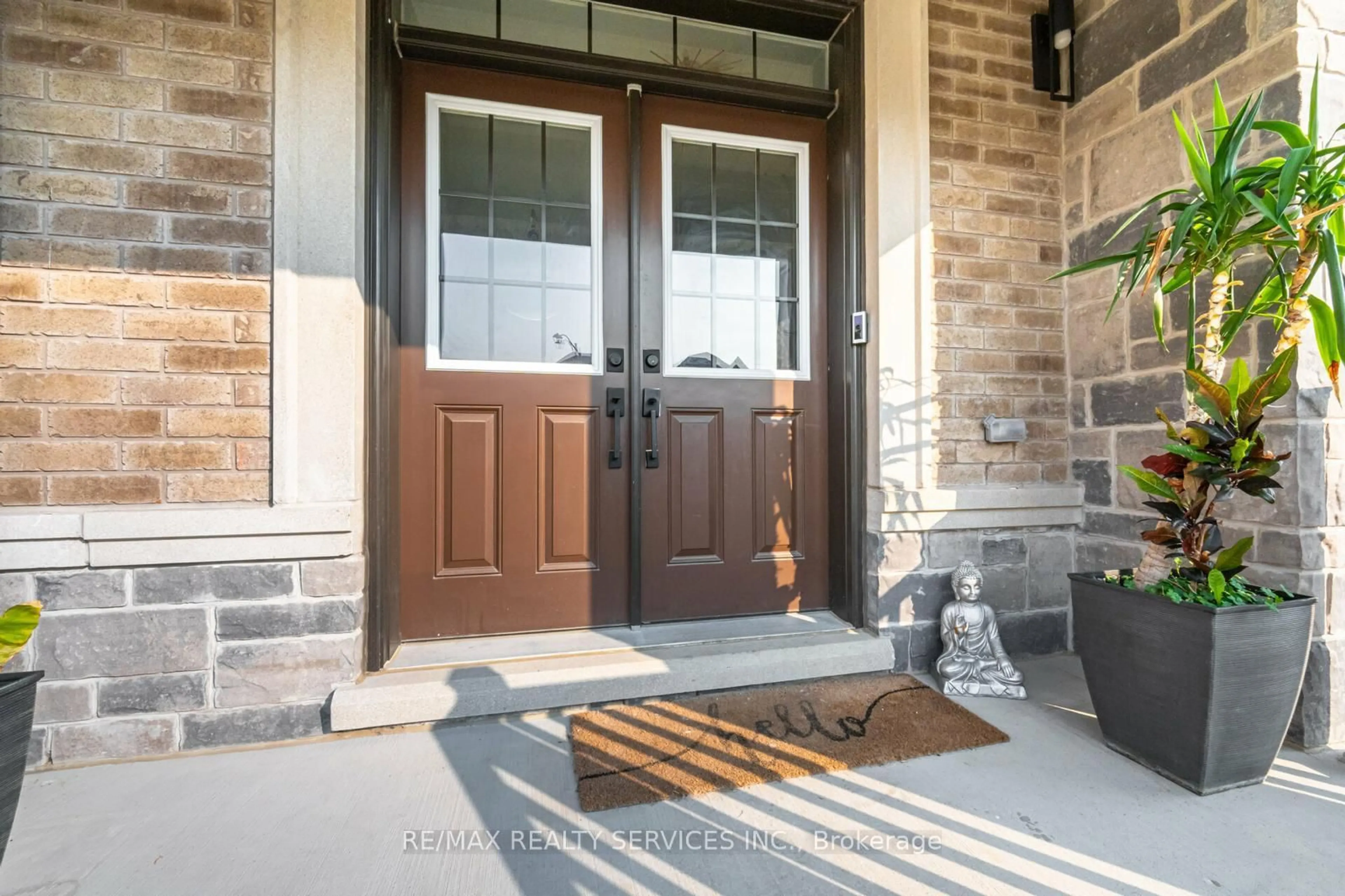 Indoor entryway for 7 Byblos Crt, East Gwillimbury Ontario L6N 0T3
