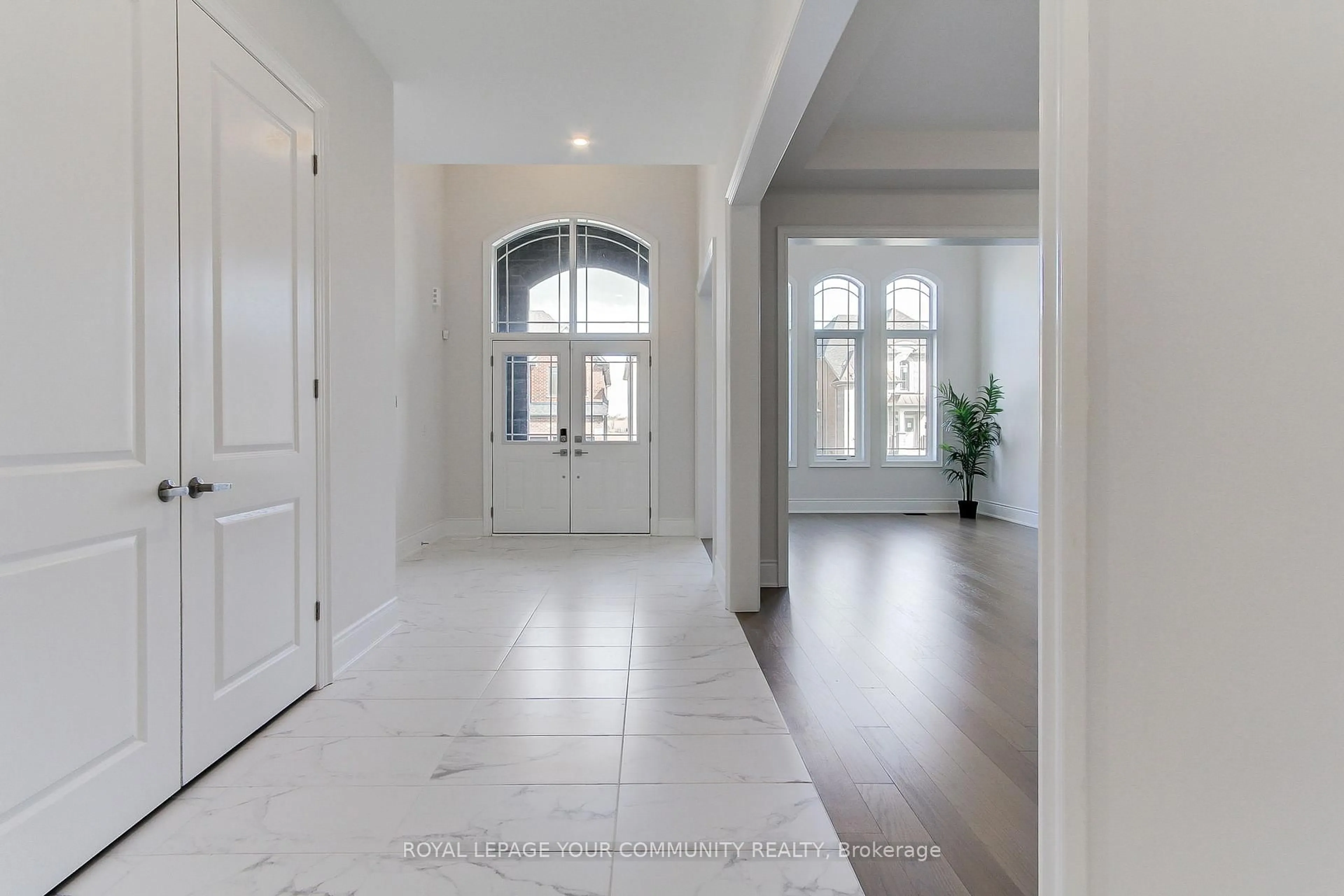 Indoor entryway for 19 Plank Rd, Bradford West Gwillimbury Ontario L3Z 4N3