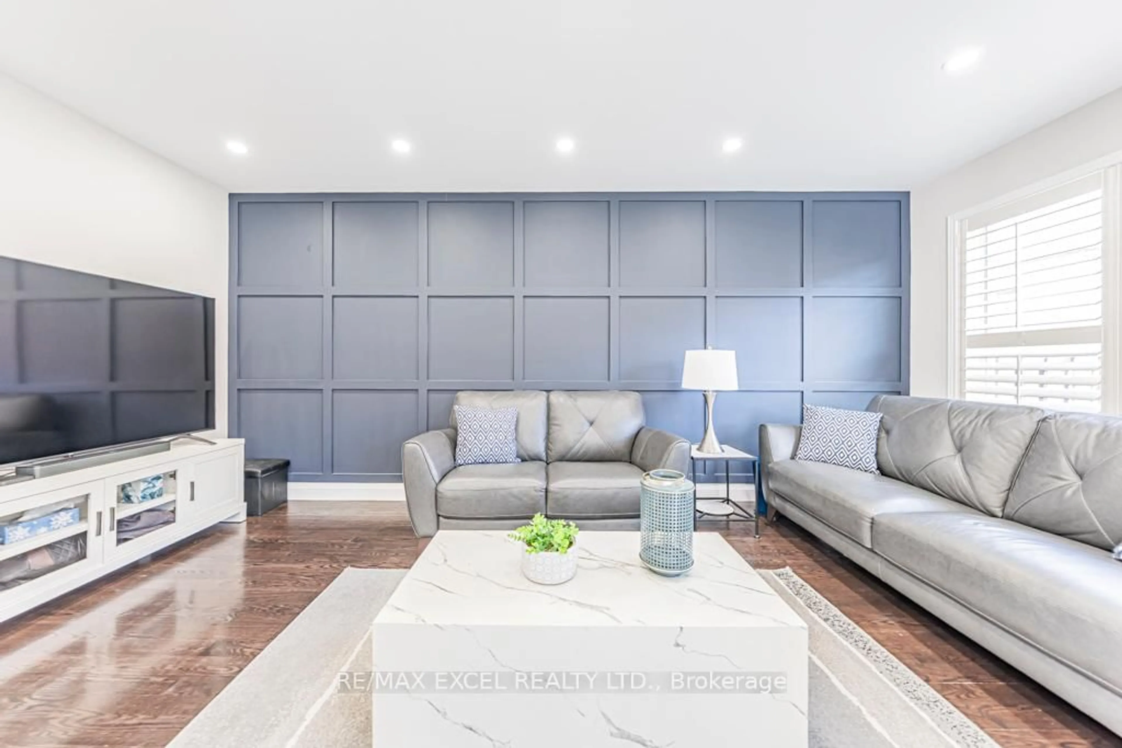 Living room with furniture, unknown for 271 Richard Underhill Ave, Whitchurch-Stouffville Ontario L4A 0Y8