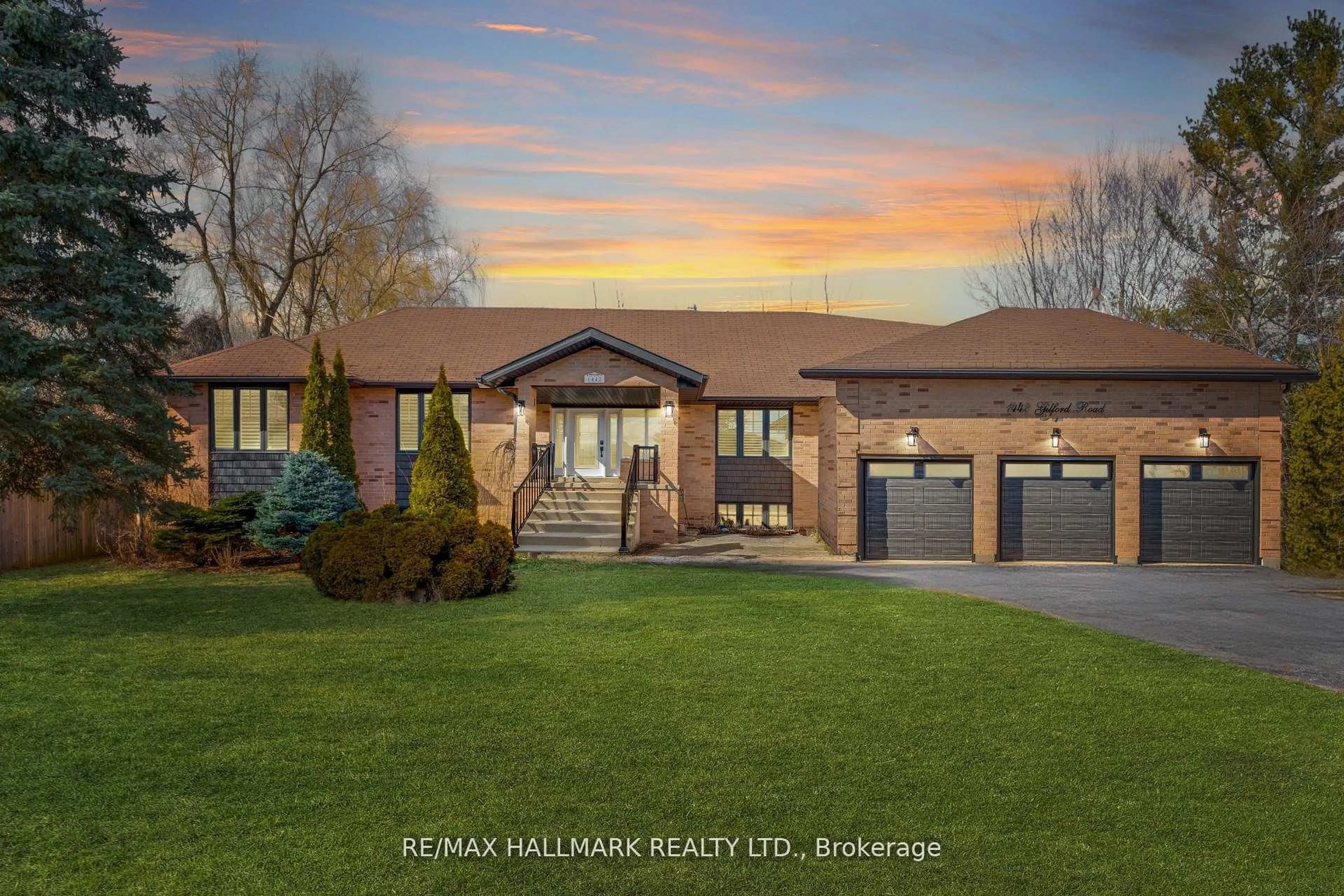 Home with vinyl exterior material, unknown for 1442 Gilford Rd, Innisfil Ontario L0L 1R0
