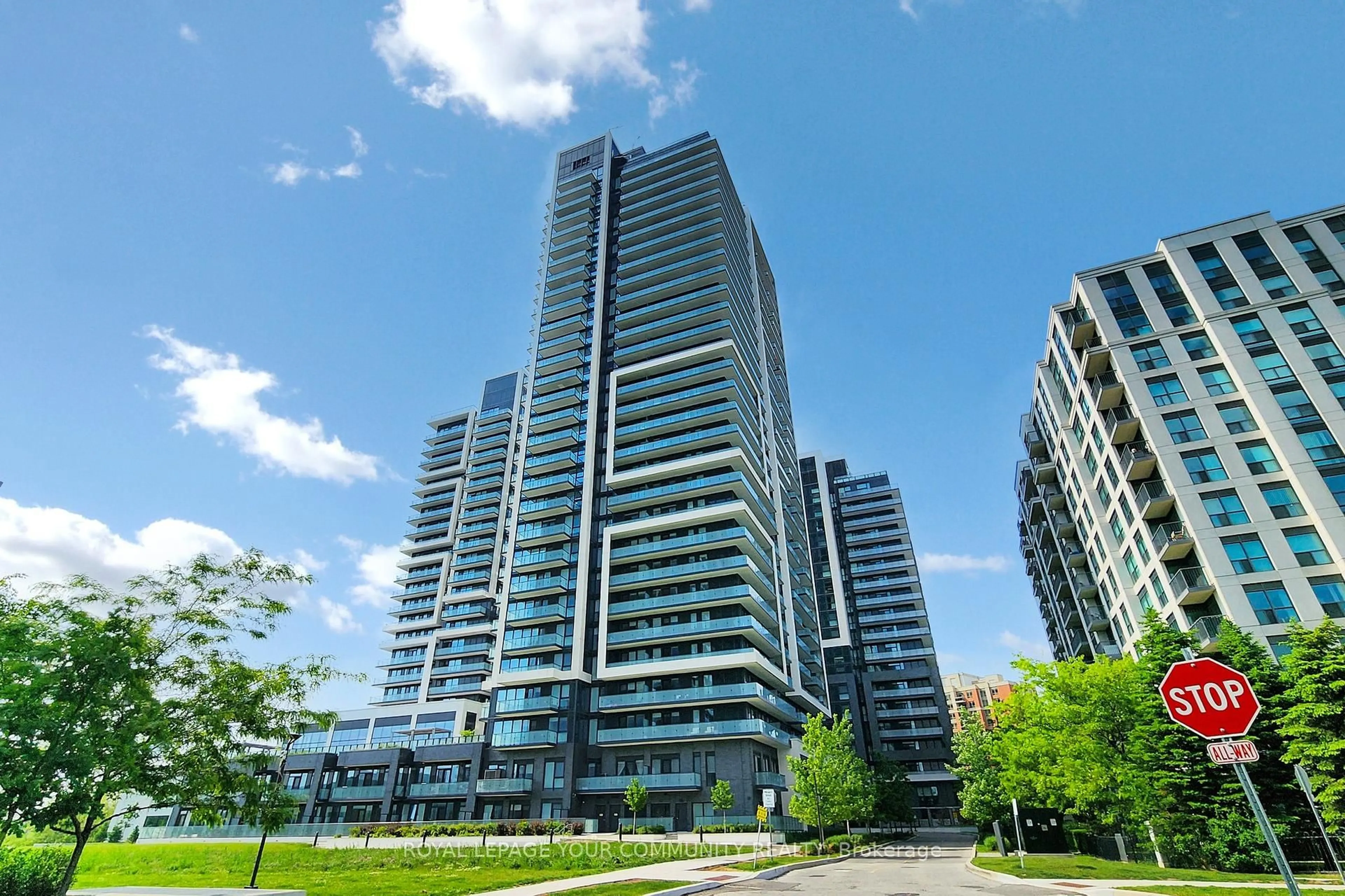 Unknown for 105 oneida Cres #704, Richmond Hill Ontario L4B 0G9
