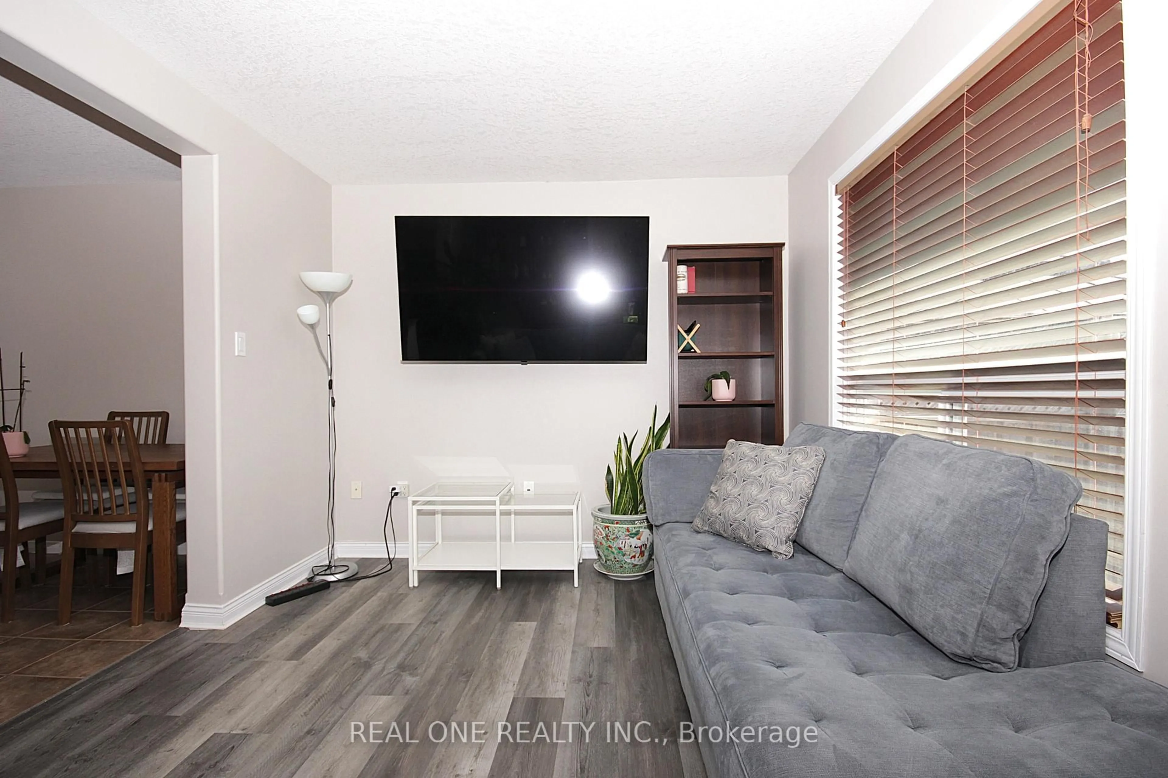 Living room with furniture, wood/laminate floor for 43 Shephard Ave, New Tecumseth Ontario L9R 1J7
