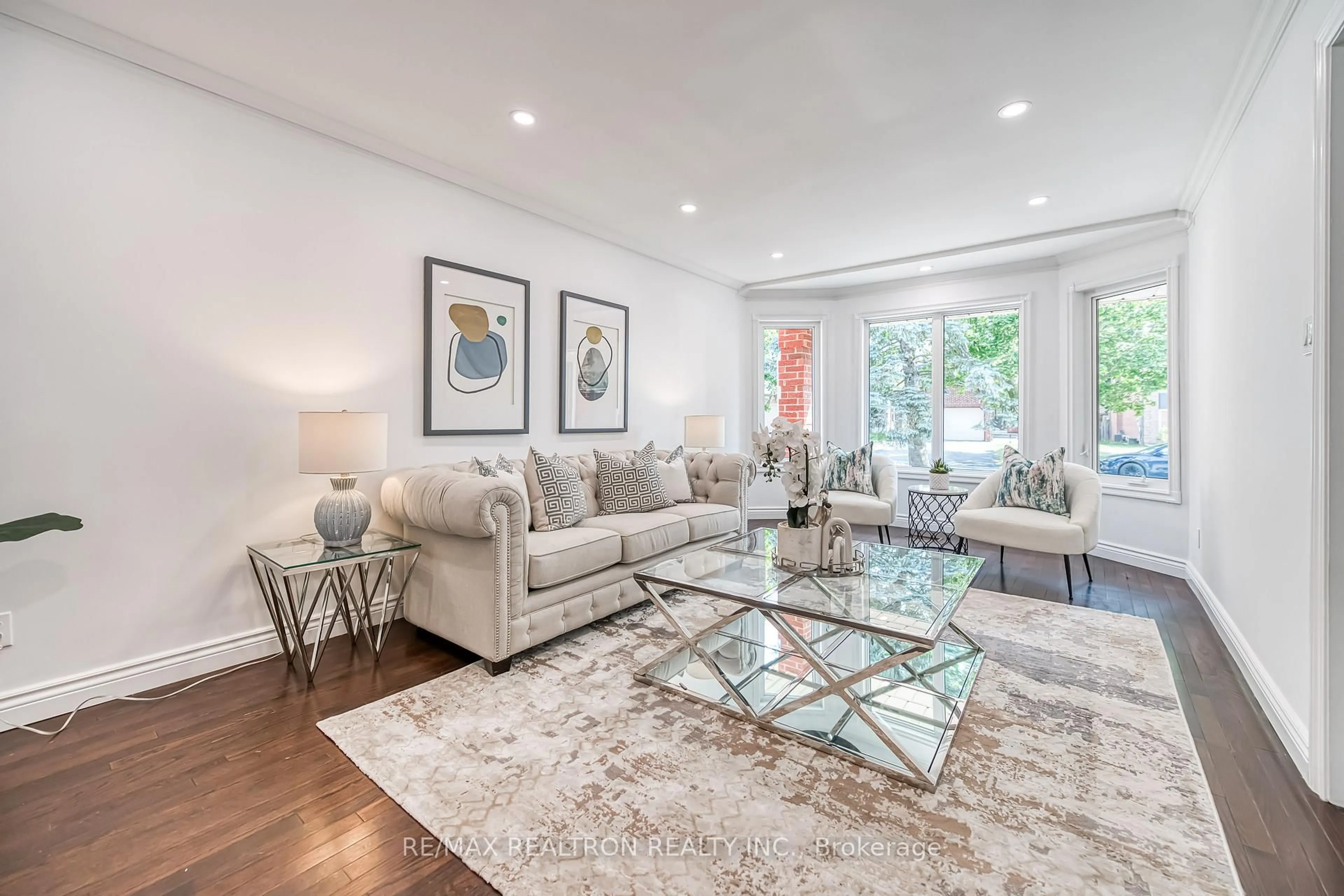 Living room with furniture, unknown for 8 Hallam Rd, Markham Ontario L3P 5Y4