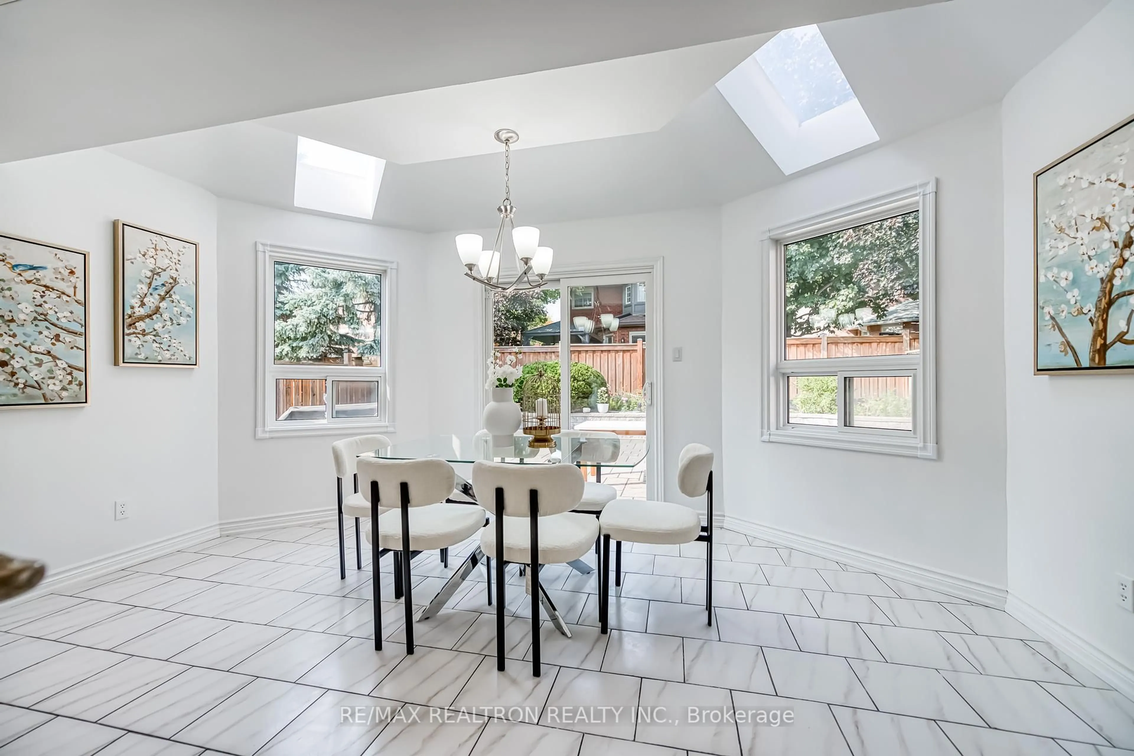 Dining room, ceramic/tile floor for 8 Hallam Rd, Markham Ontario L3P 5Y4