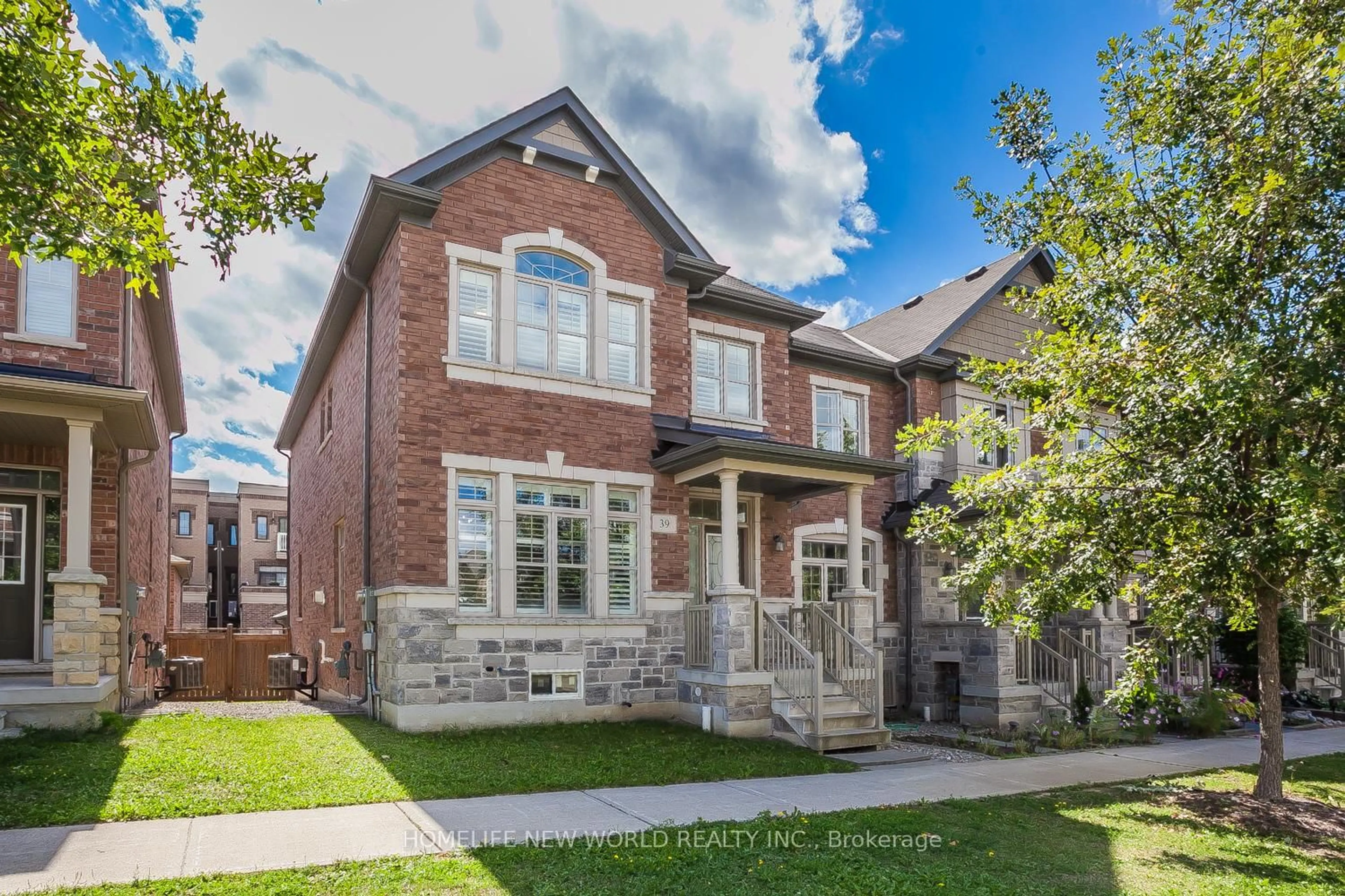 Home with brick exterior material, street for 39 Cherna Ave, Markham Ontario L6C 0X5