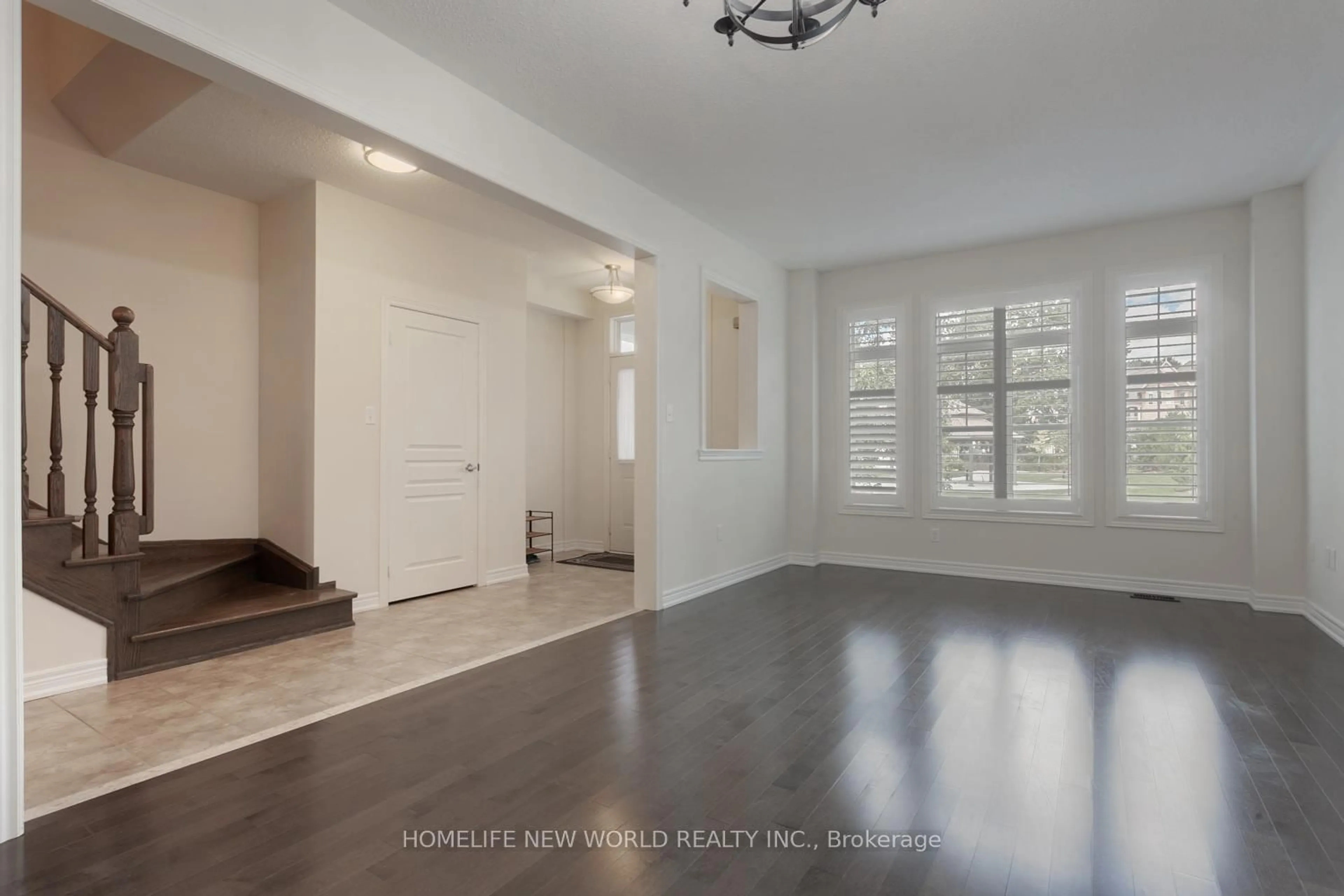 Indoor entryway for 39 Cherna Ave, Markham Ontario L6C 0X5