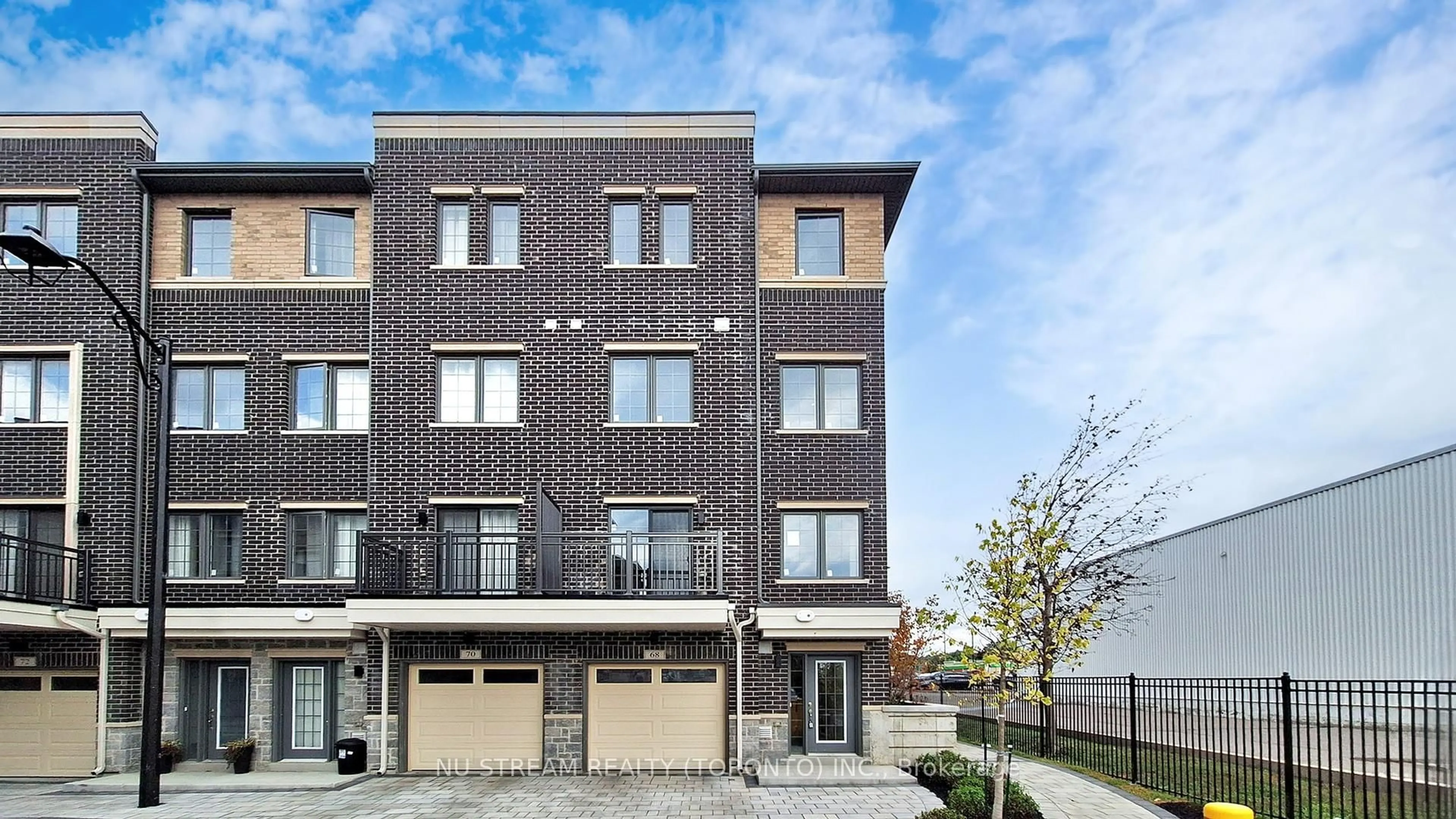 Unknown for 68 Clippers Cres, Whitchurch-Stouffville Ontario L4A 4X7
