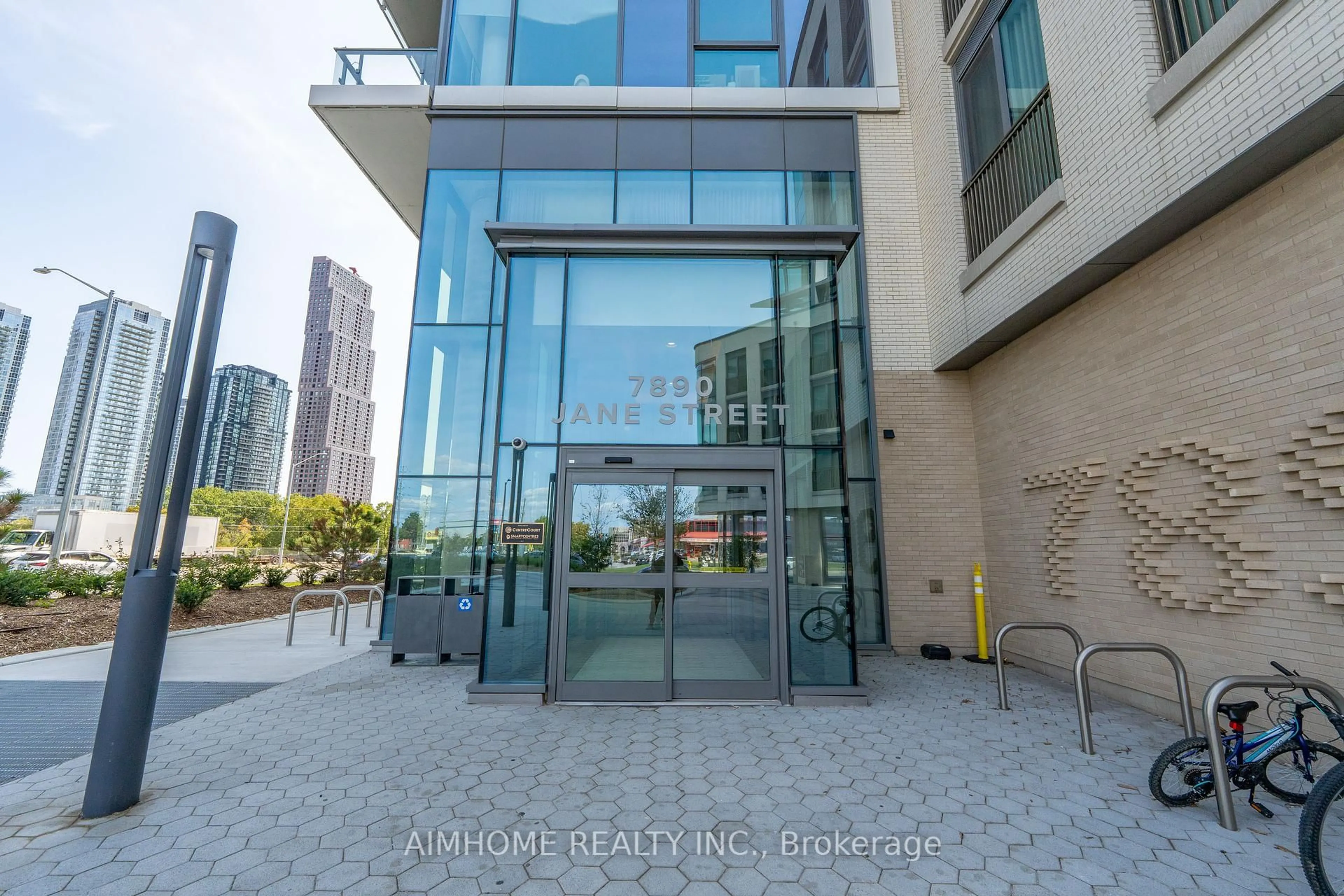 Indoor foyer for 7890 Jane St #5005, Vaughan Ontario L4K 0K9