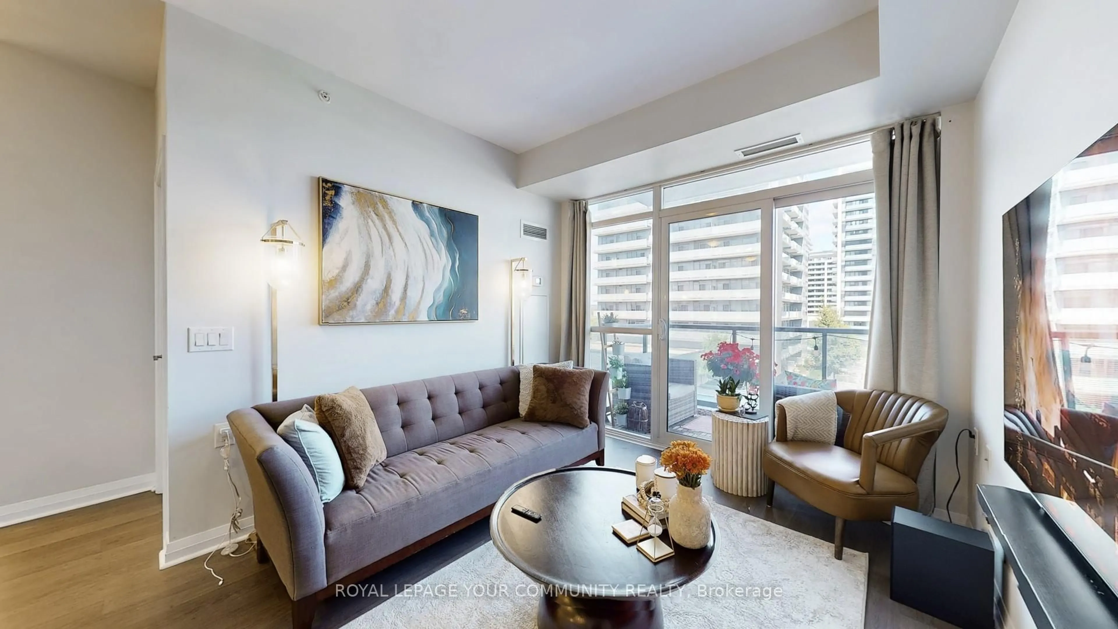 Living room with furniture, unknown for 55 Oneida Cres #609, Richmond Hill Ontario L4B 4T9