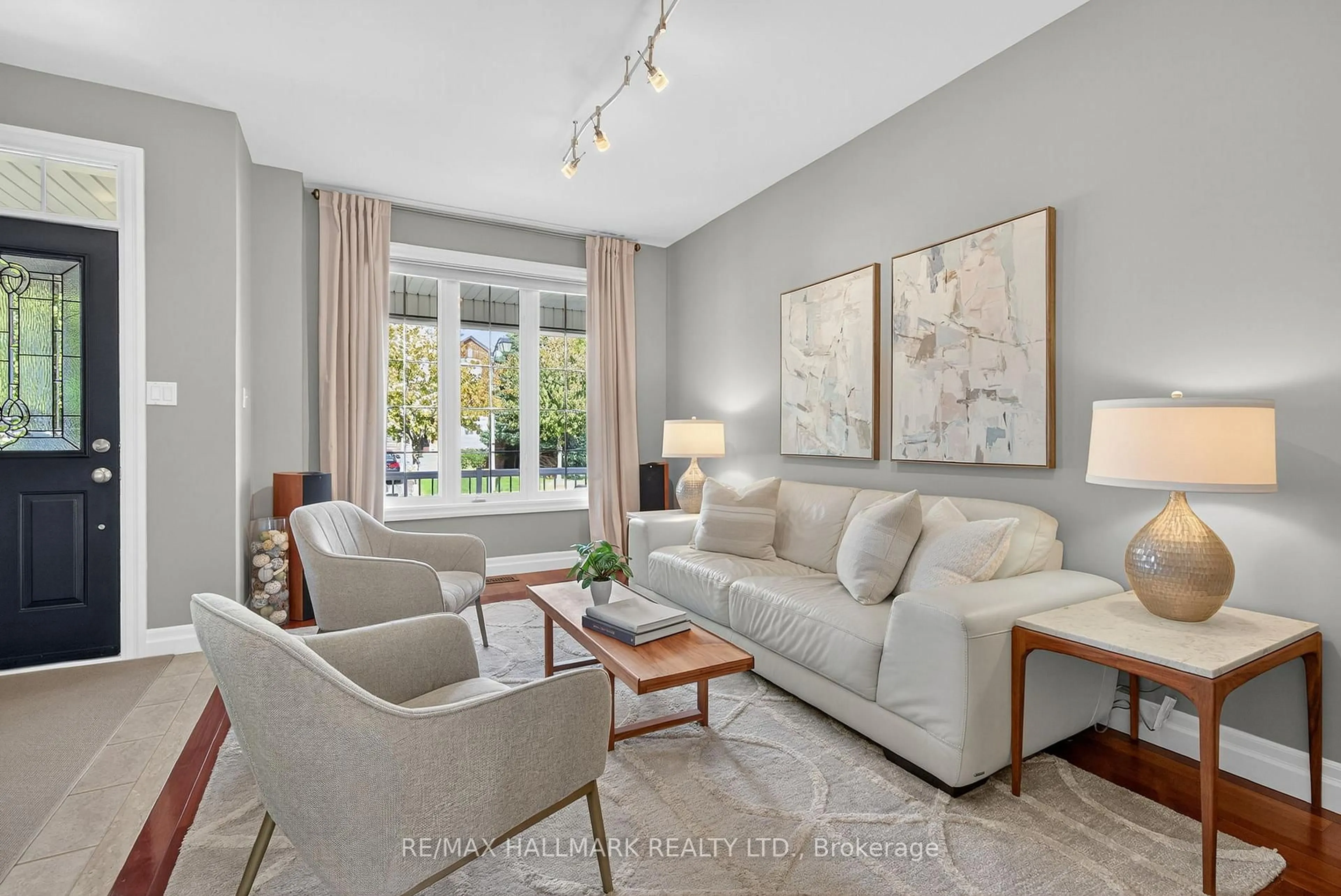 Living room with furniture, unknown for 12 Forest Manor Pl, Markham Ontario L6E 1E7