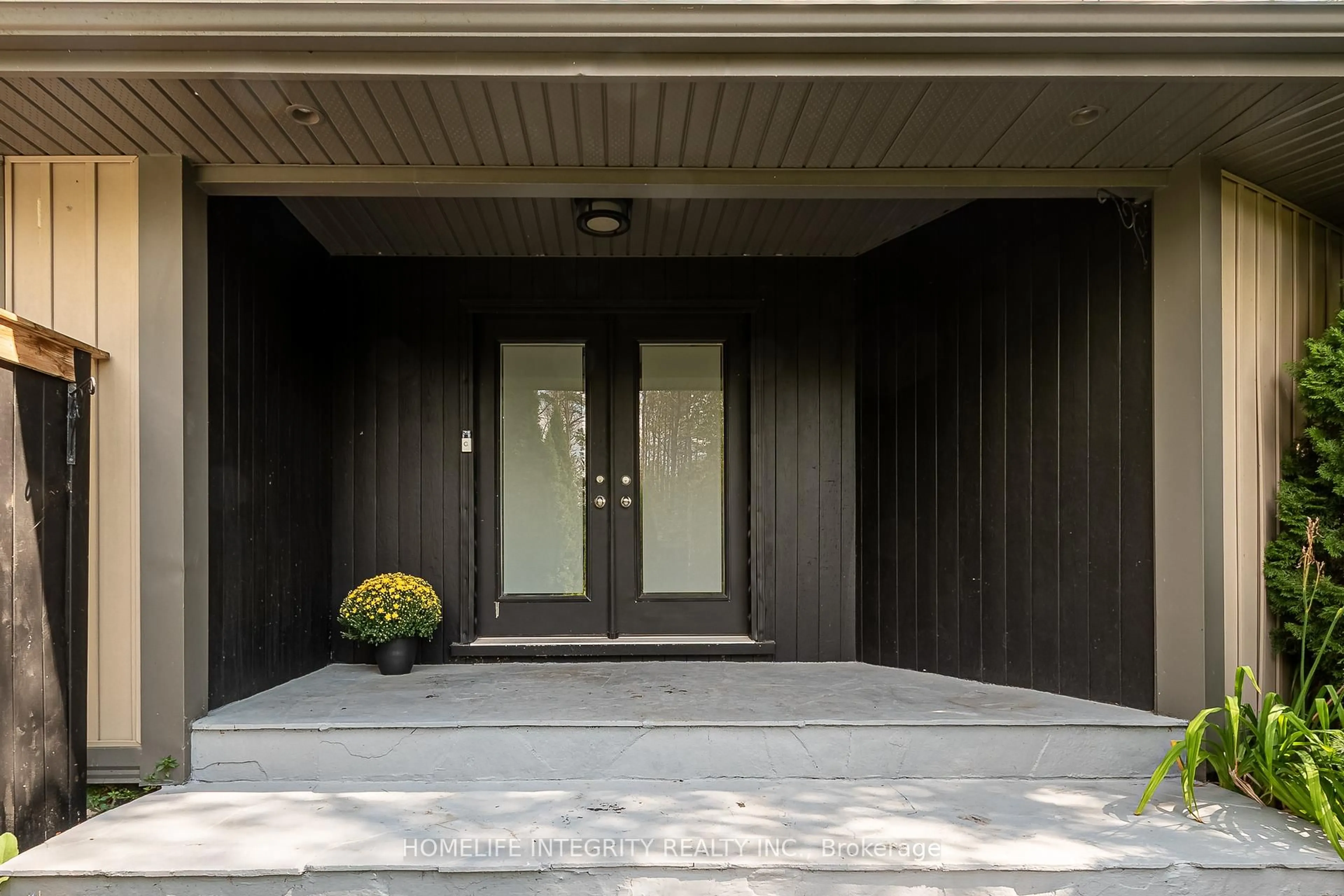 Indoor entryway for 37 Manniku Rd, Georgina Ontario L9P 1R2