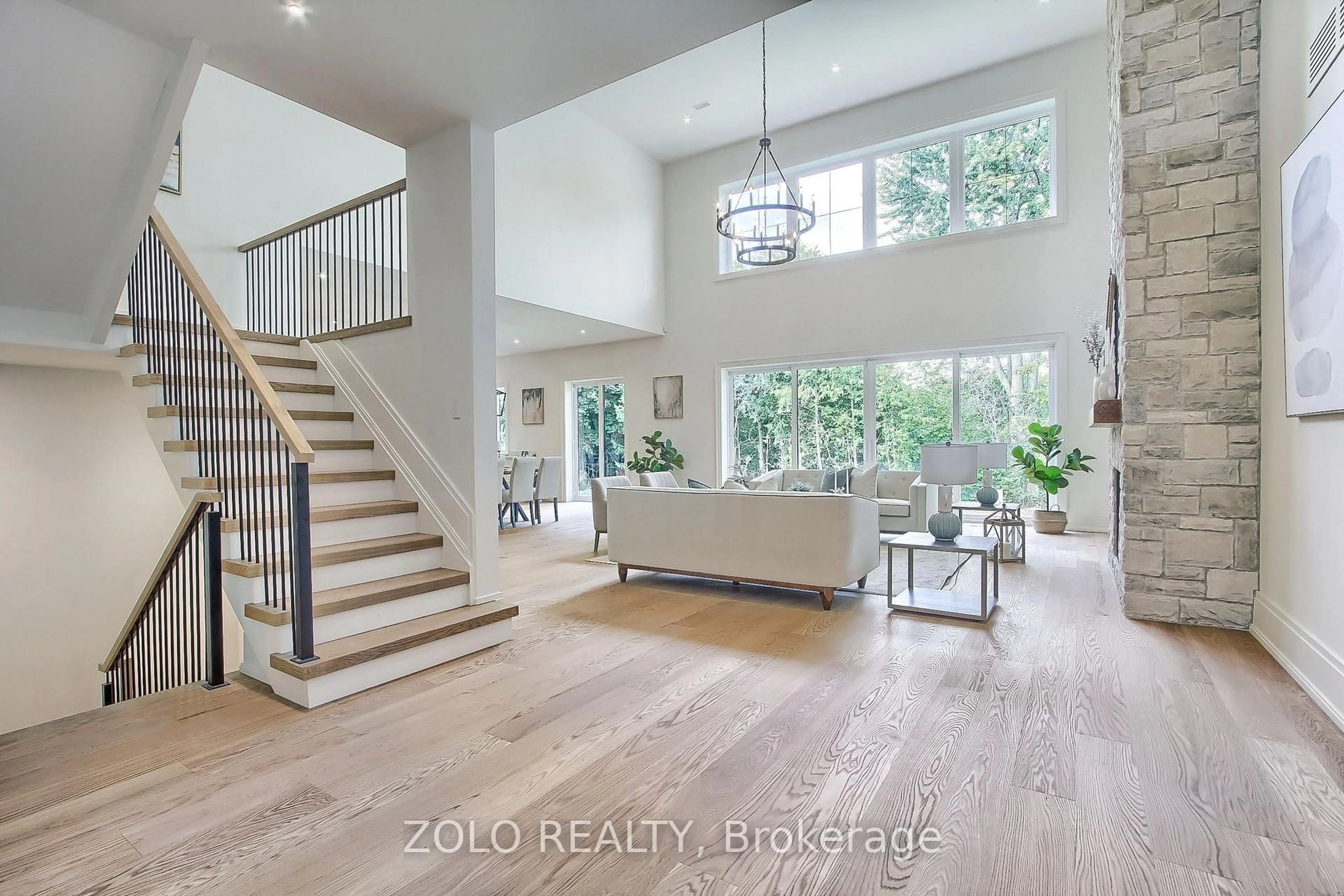 Indoor entryway for 27088 Kennedy Rd, Georgina Ontario L0E 1S0