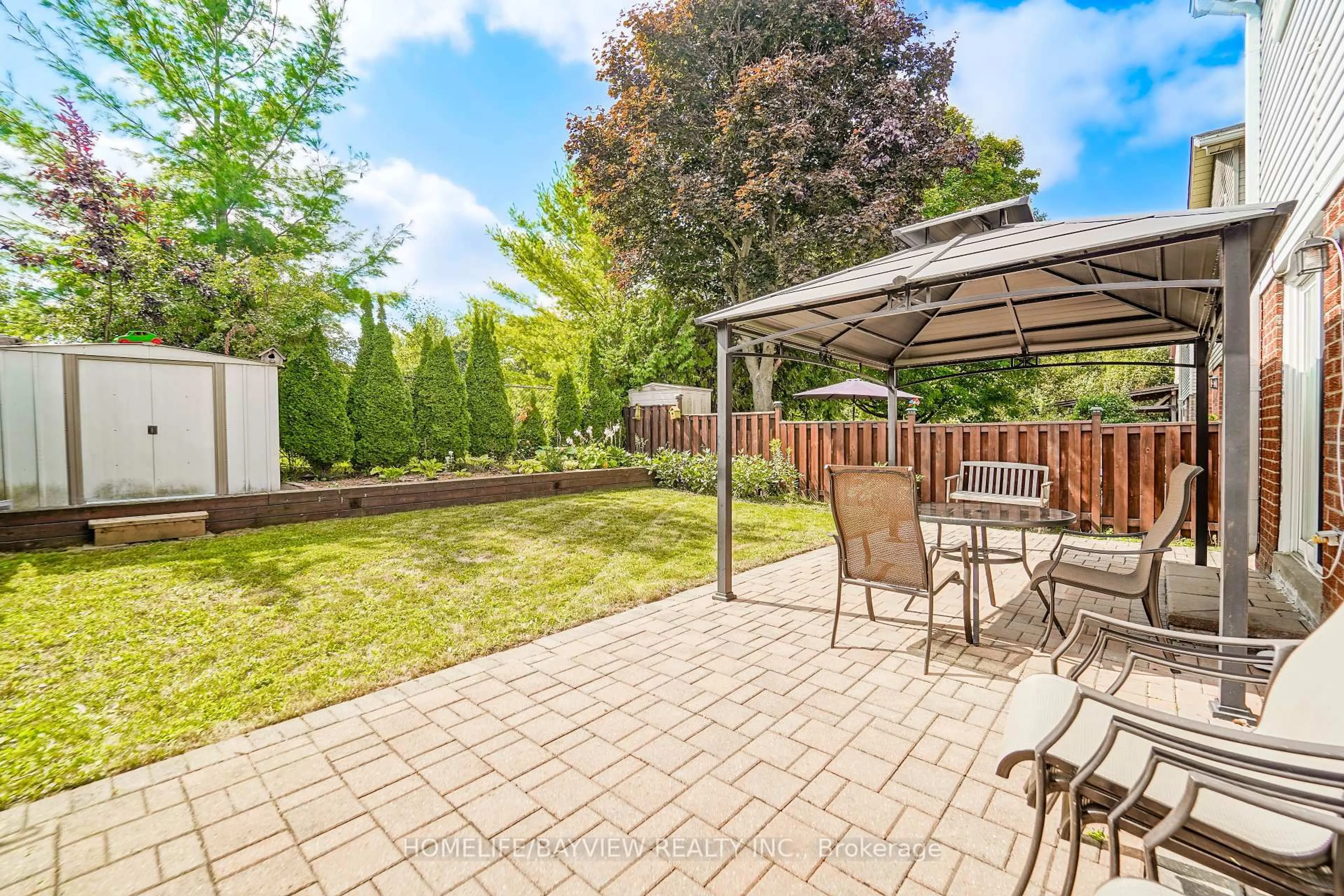 Patio, street for 63 Seaton Dr, Aurora Ontario L4G 3W9