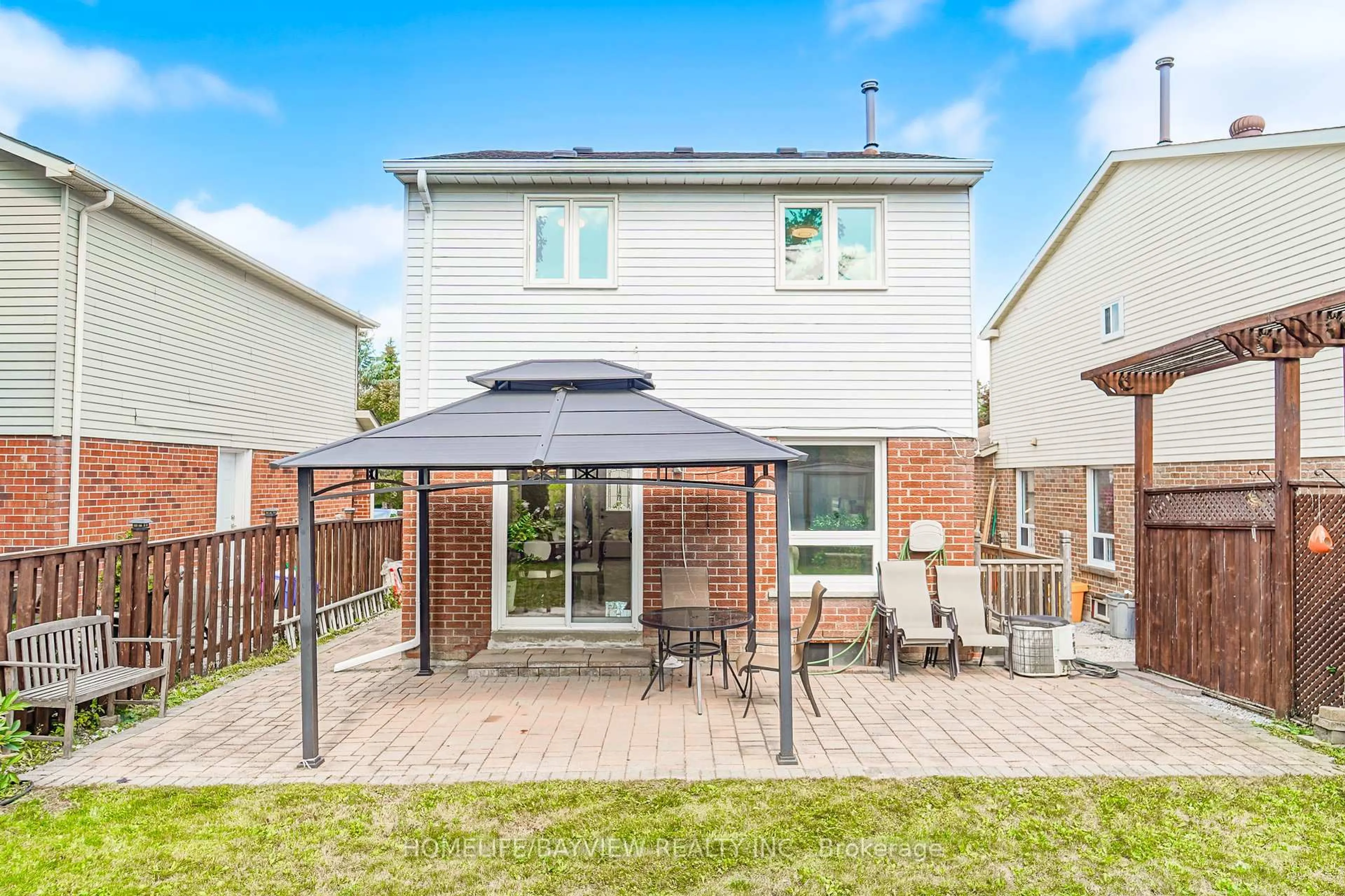 Patio, street for 63 Seaton Dr, Aurora Ontario L4G 3W9