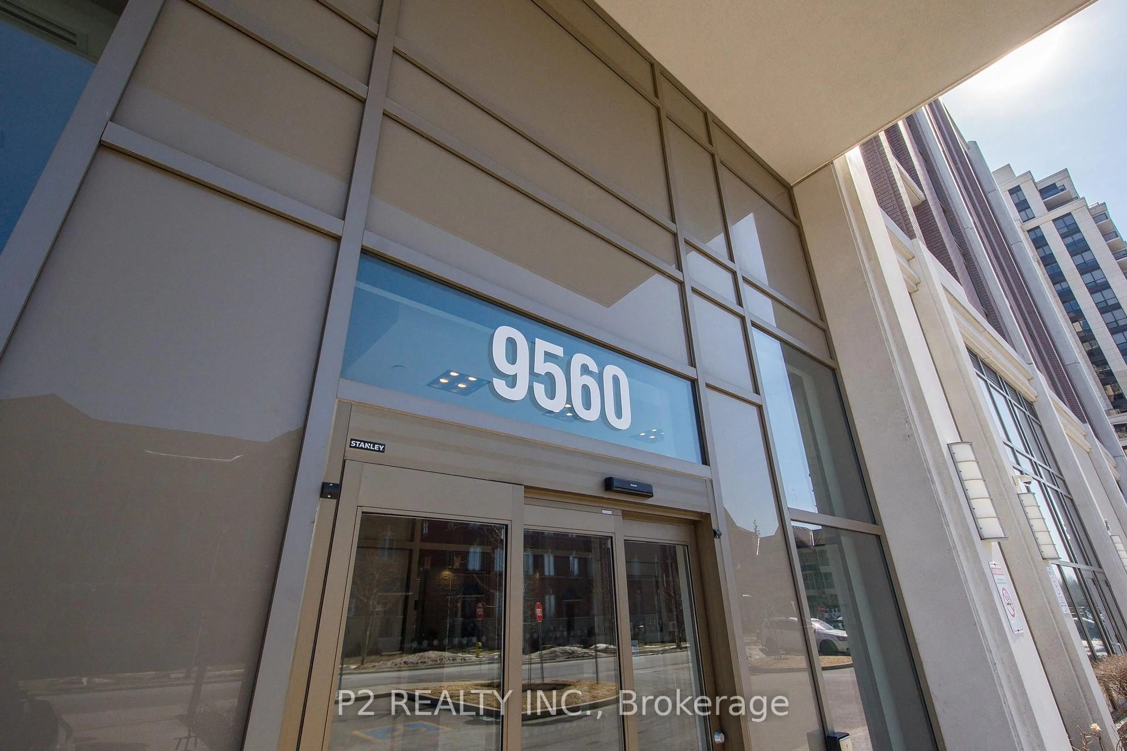 Indoor foyer for 9560 Markham Rd #PH10, Markham Ontario L6E 0N6