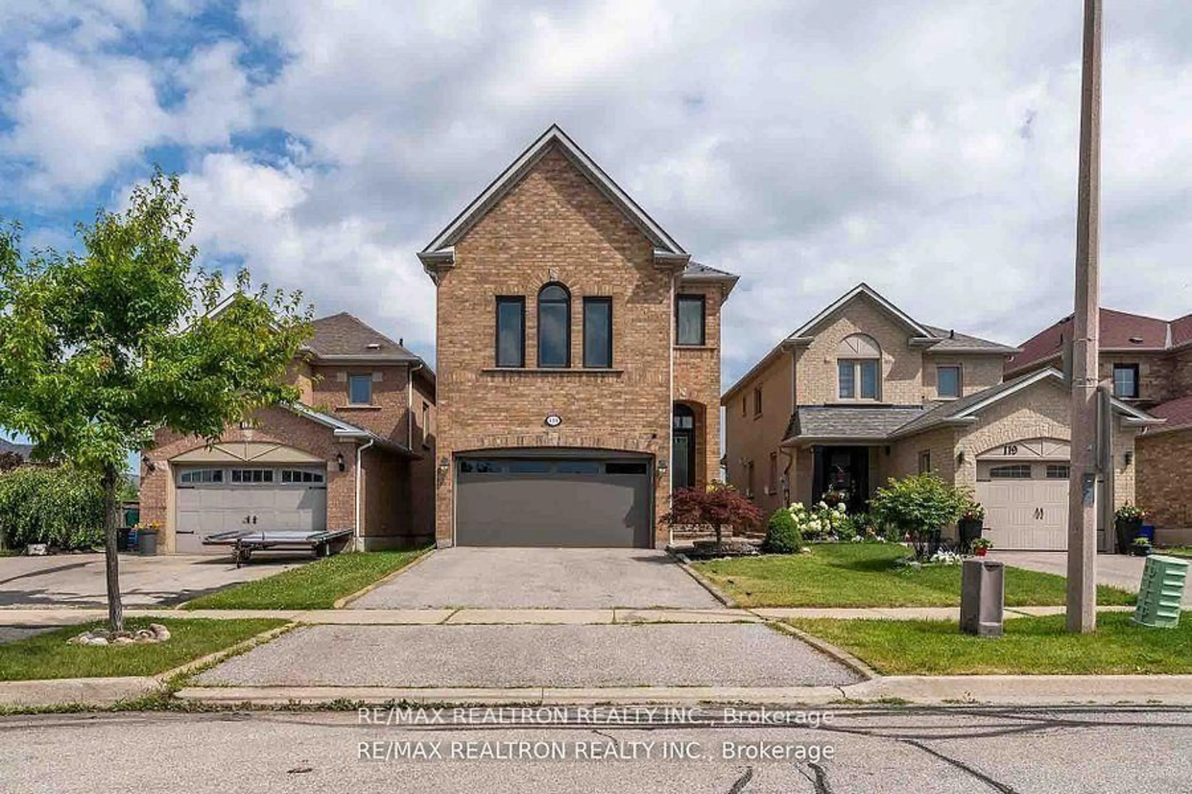 Home with brick exterior material, street for 121 Broomlands Dr, Vaughan Ontario L6A 2K3