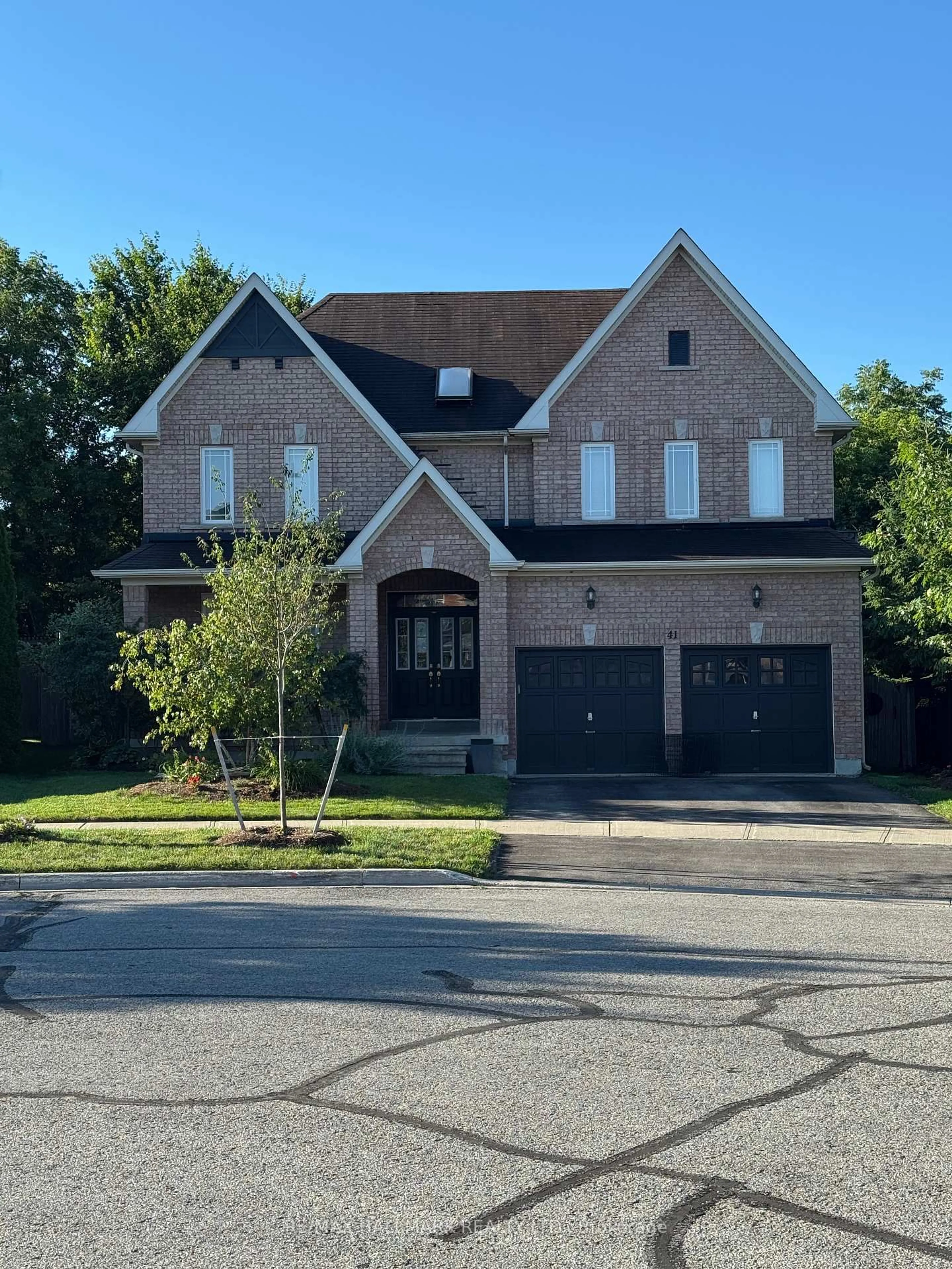 Home with brick exterior material, street for 41 Mackenzie Crt, Georgina Ontario L4P 0E1