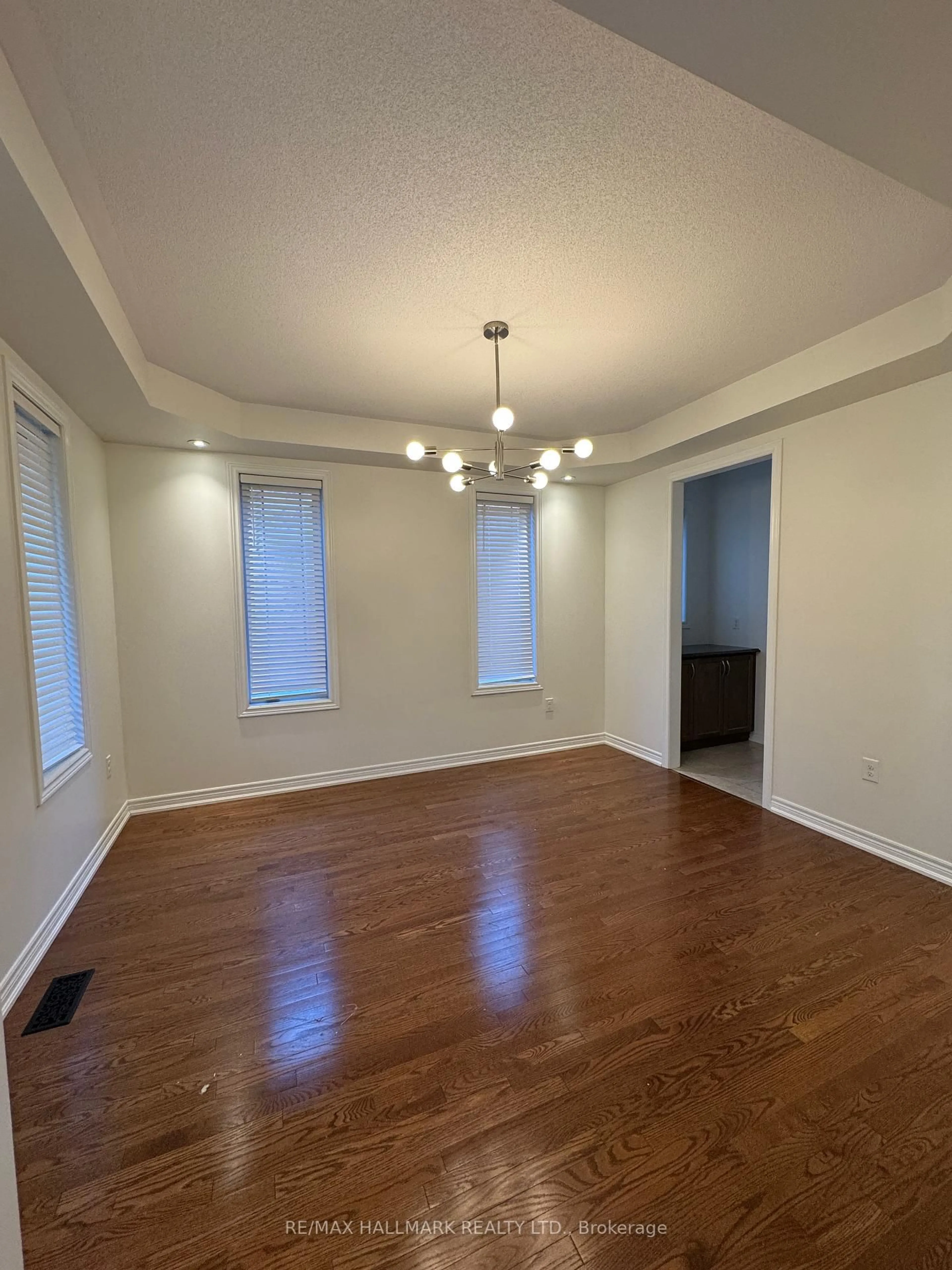 A pic of a room for 41 Mackenzie Crt, Georgina Ontario L4P 0E1
