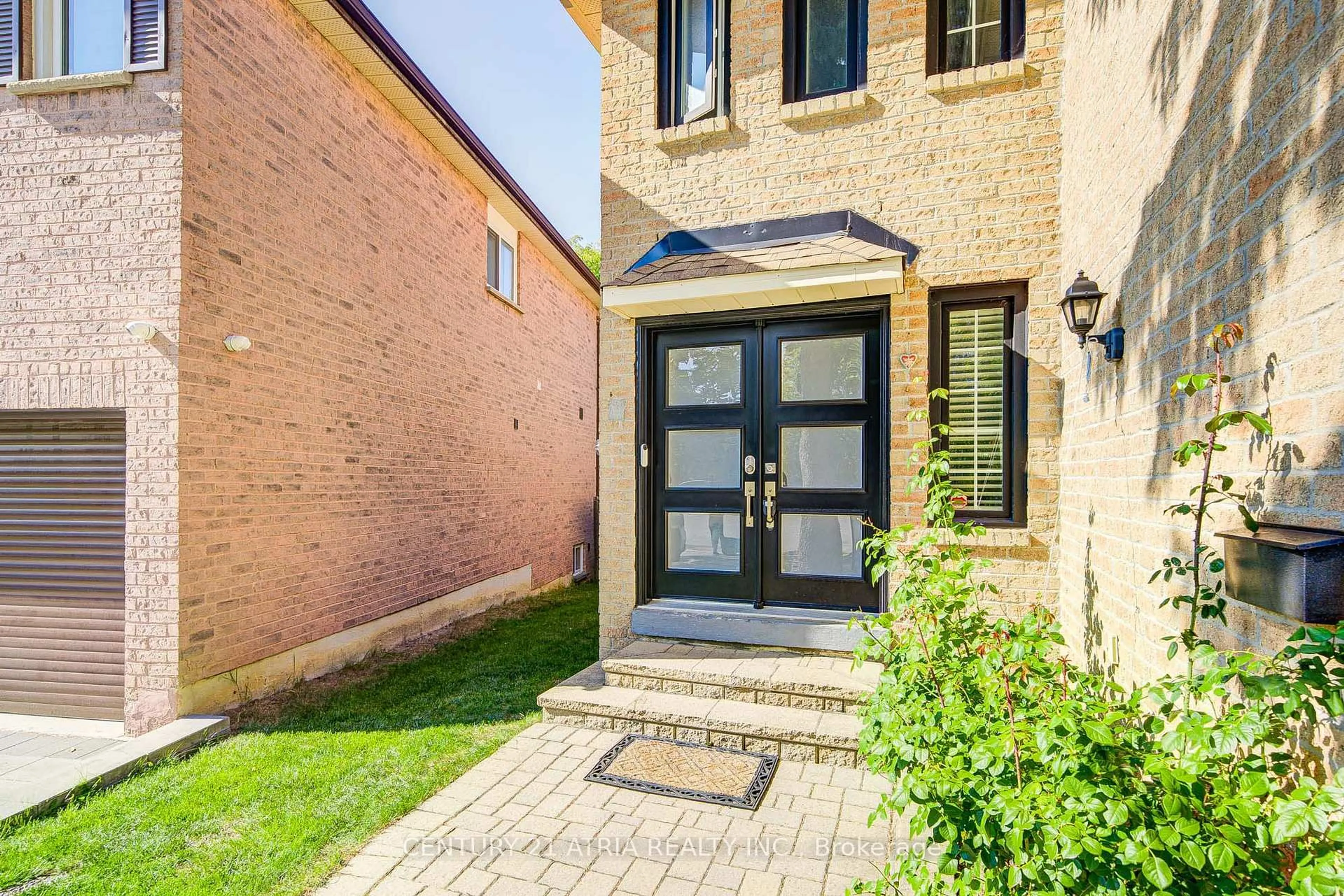 Home with brick exterior material, street for 18 Park Lane Circ, Richmond Hill Ontario L4C 6S8
