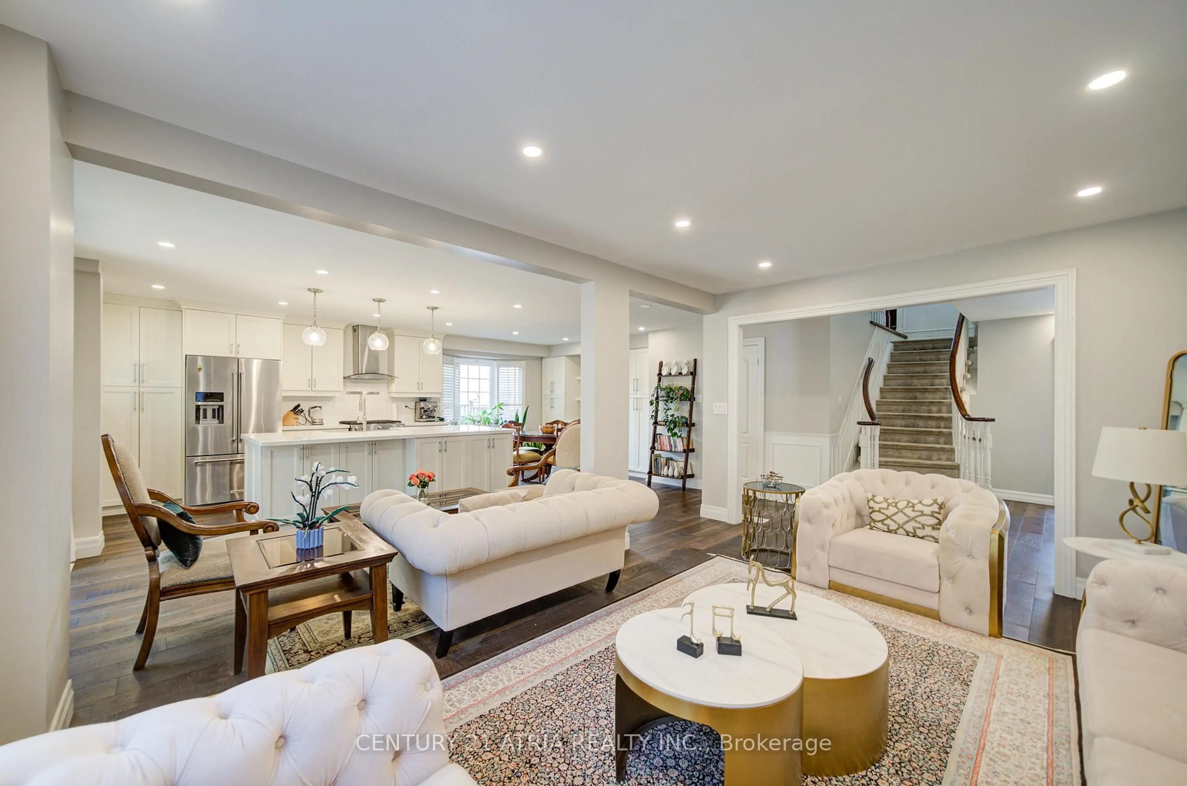 Living room with furniture, unknown for 18 Park Lane Circ, Richmond Hill Ontario L4C 6S8