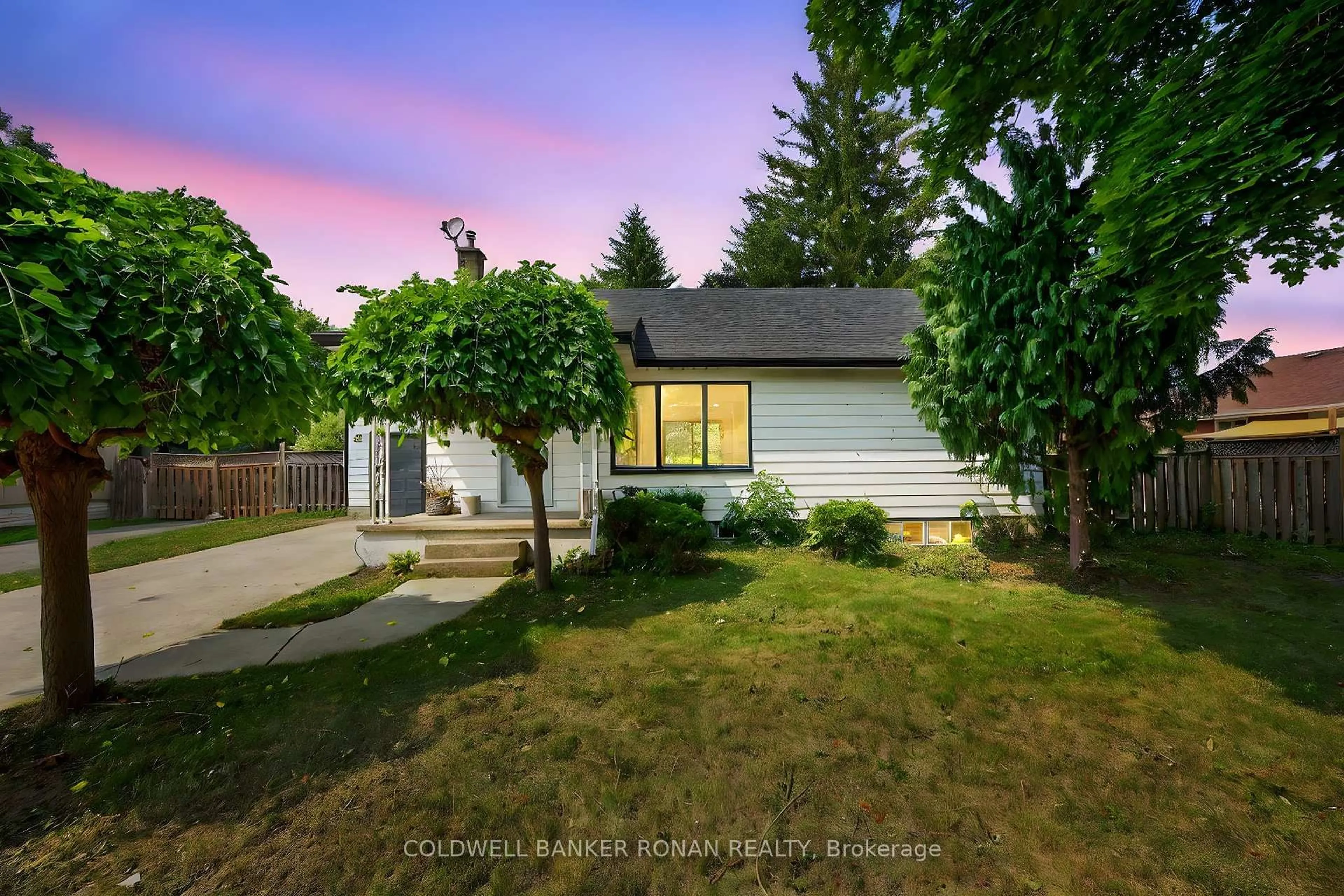 A pic from outside/outdoor area/front of a property/back of a property/a pic from drone, street for 180 Wellington St, New Tecumseth Ontario L9R 1G5