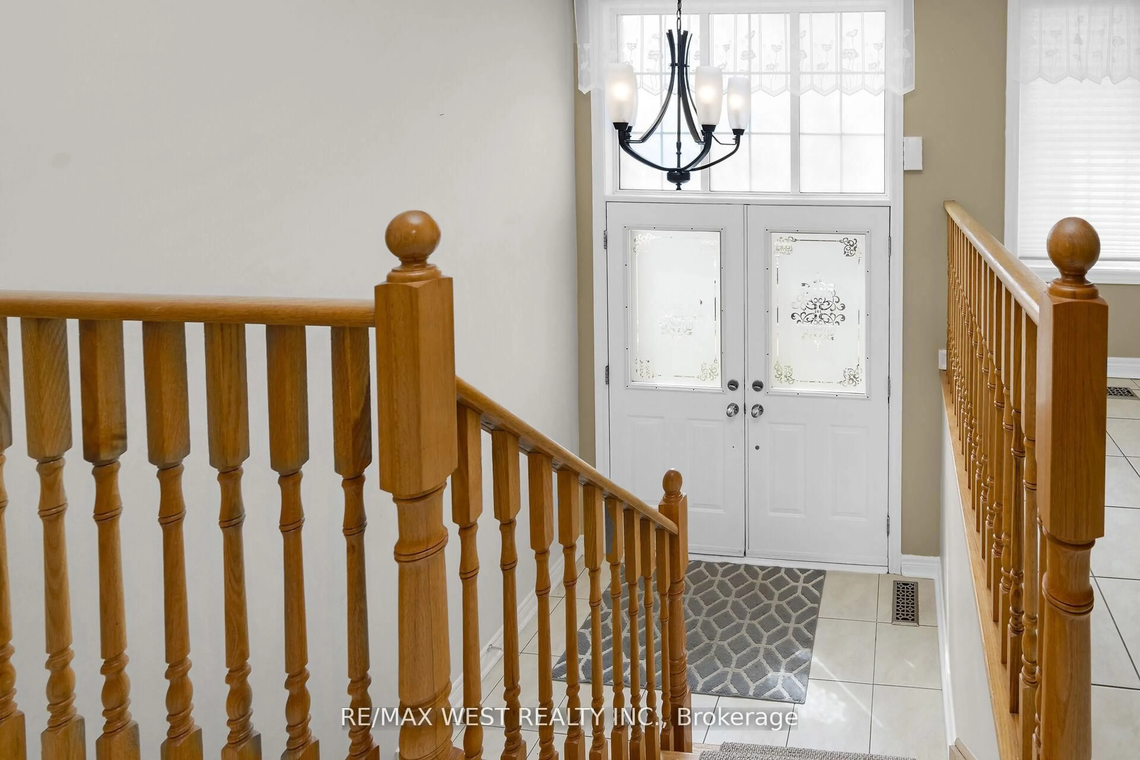 Indoor foyer for 362 Avro Rd, Vaughan Ontario L6A 3R4
