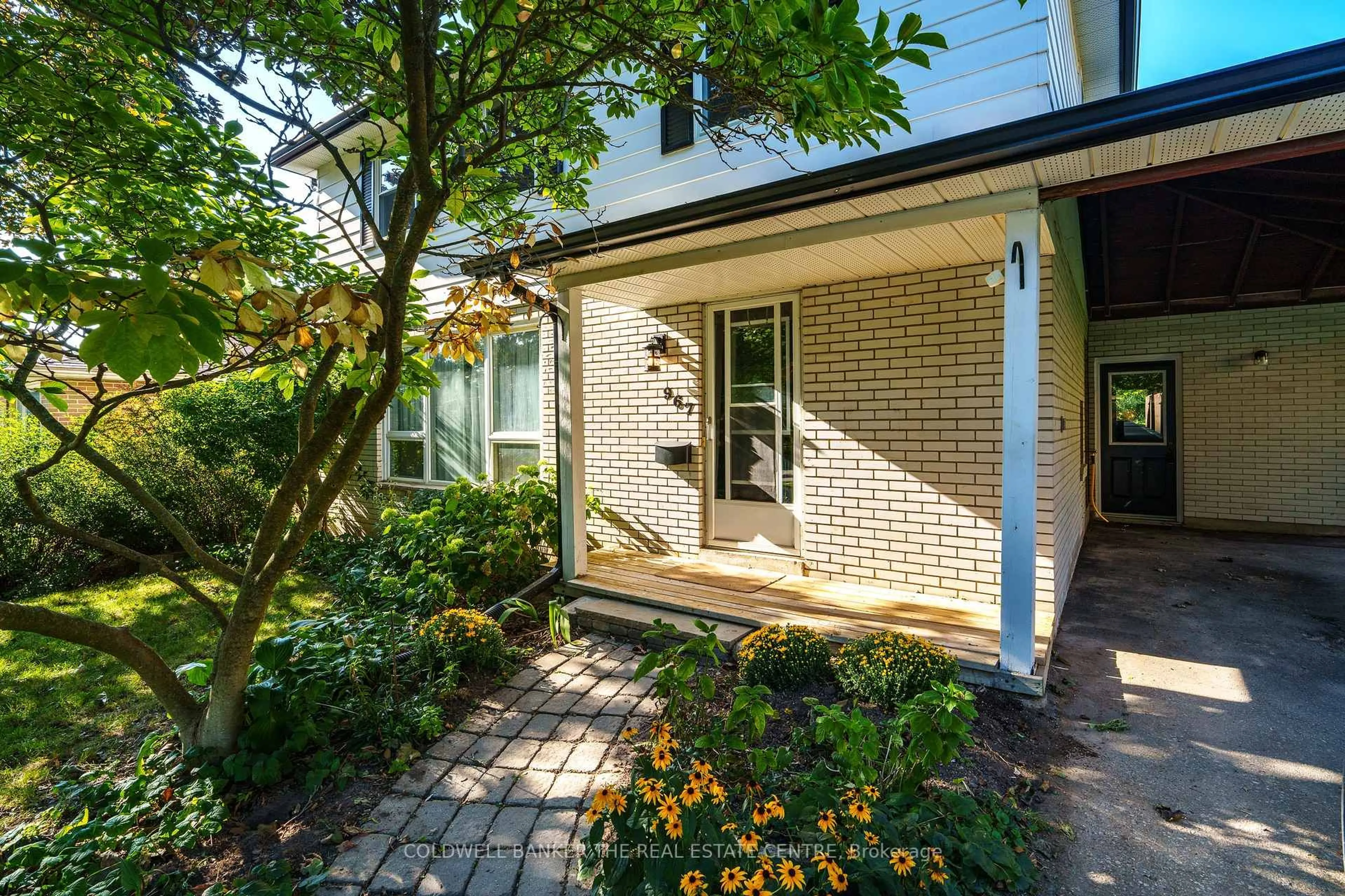 Home with brick exterior material, street for 967 Lemar Rd, Newmarket Ontario L3Y 1S2