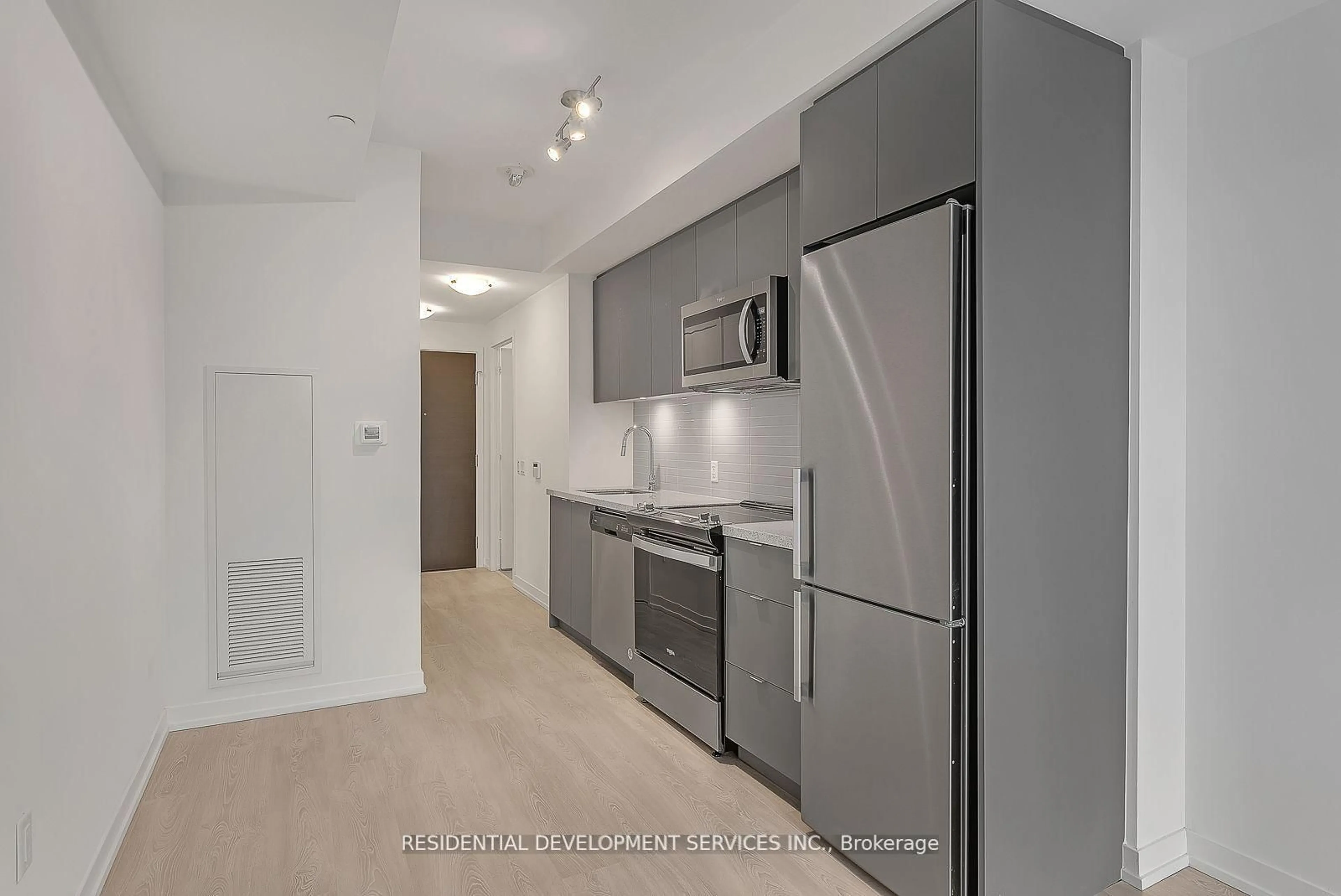 Standard kitchen, unknown for 3 Rosewater St #202W, Richmond Hill Ontario L4C 5T6