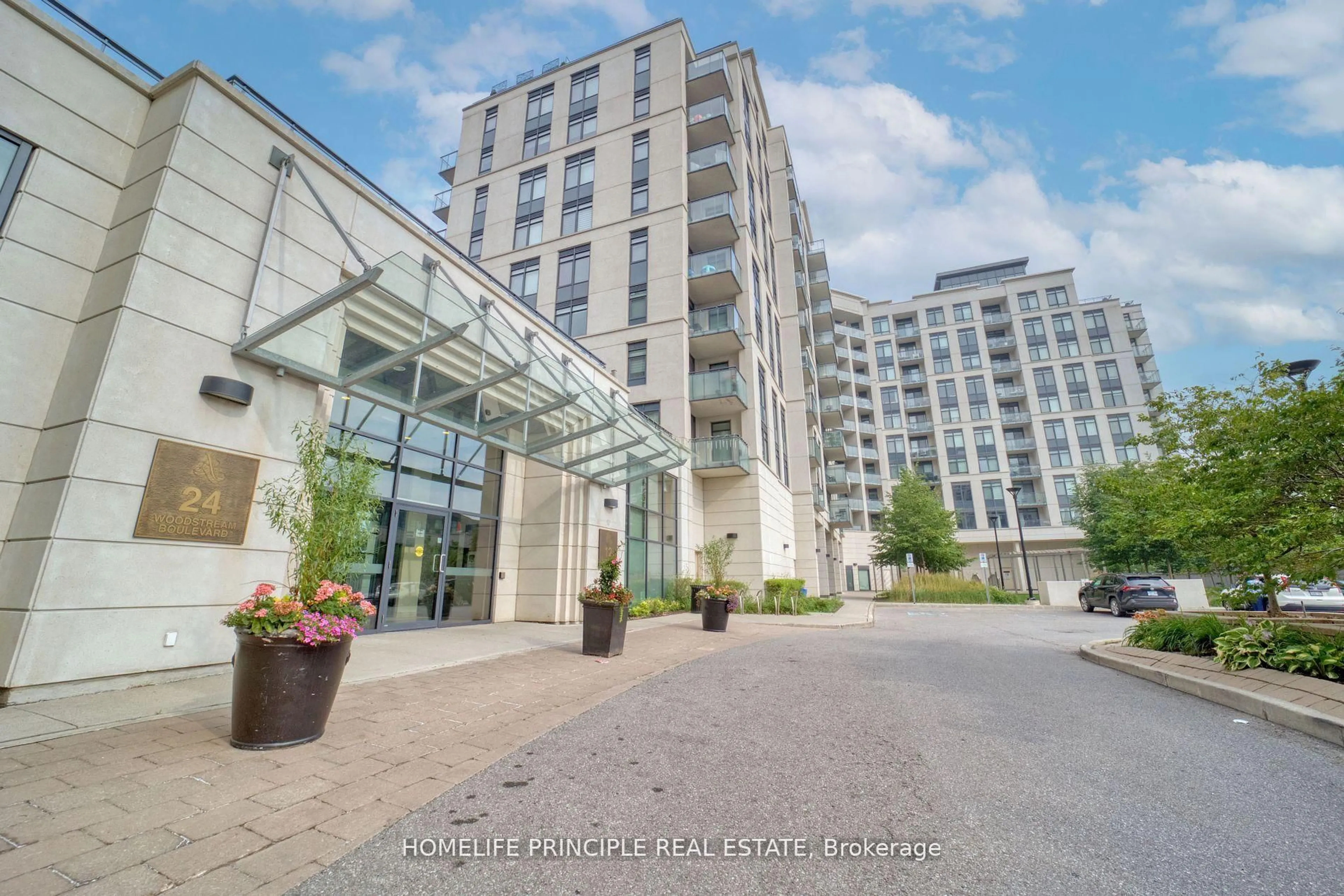 Indoor foyer for 12 Woodstream Blvd #712, Vaughan Ontario L4L 8C3