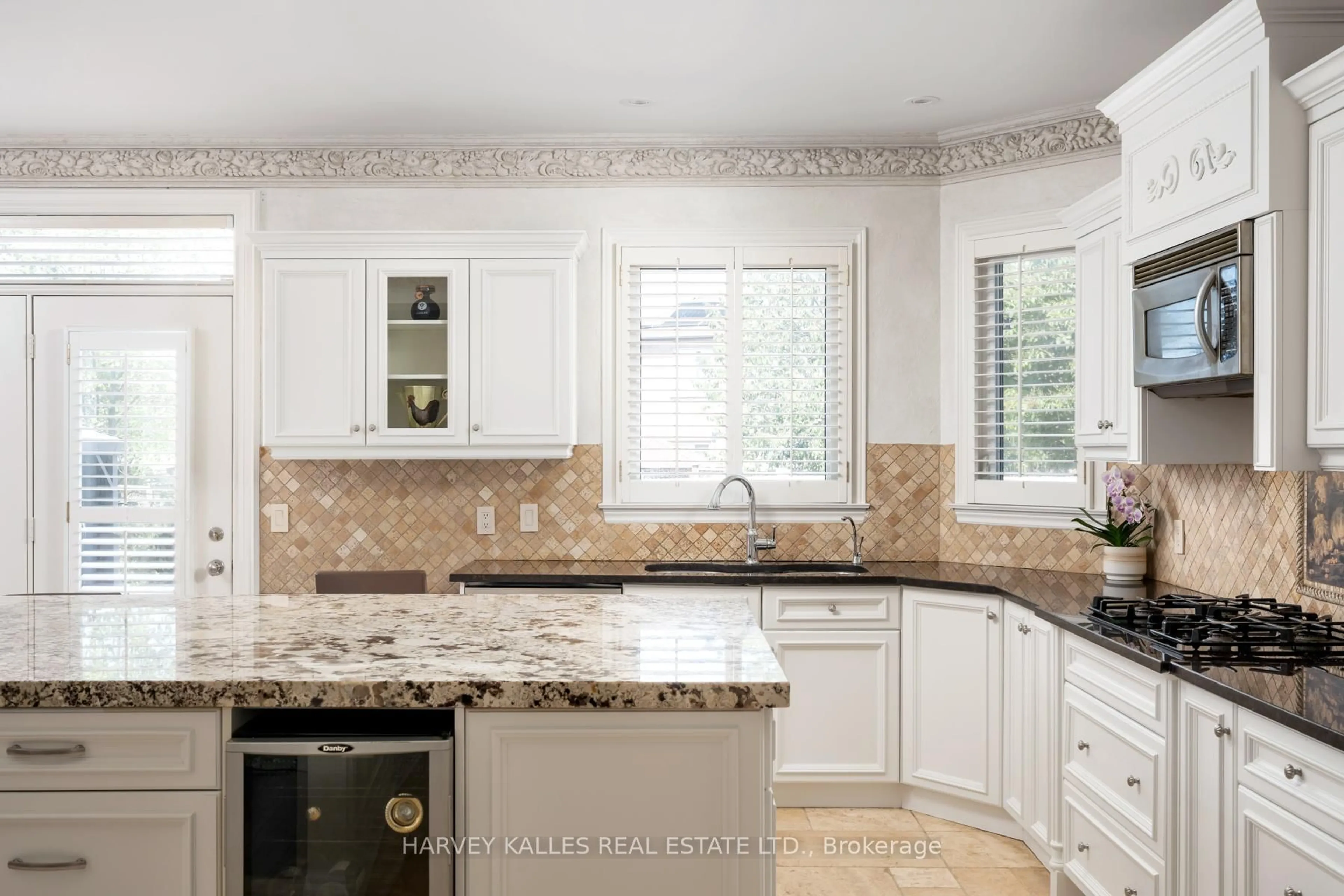 Contemporary kitchen, ceramic/tile floor for 12 Alta Vista Crt, Vaughan Ontario L4J 7T6