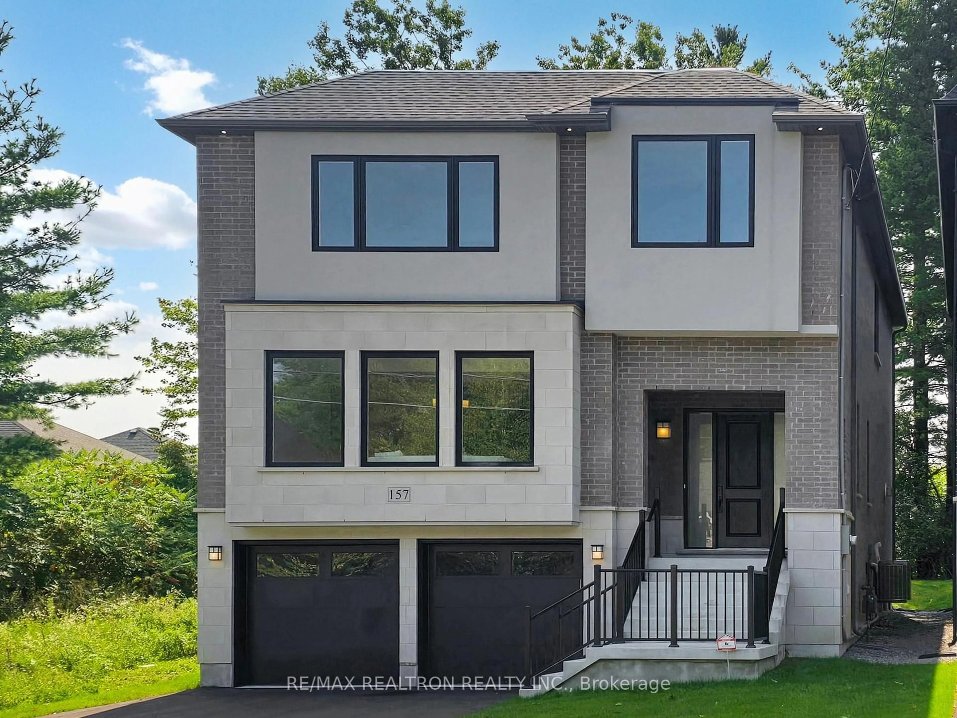 Home with vinyl exterior material, street for 157 Snively St, Richmond Hill Ontario L4E 3E9
