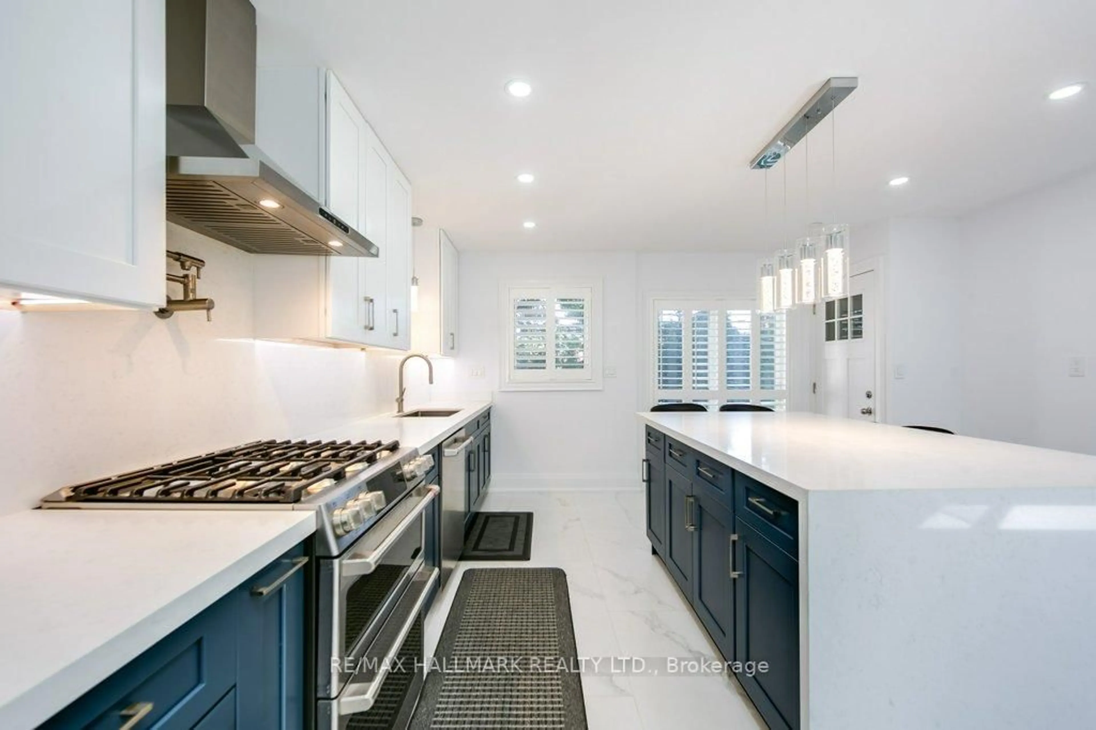 Contemporary kitchen, ceramic/tile floor for 22 Fran Dr, Vaughan Ontario L4L 1P3