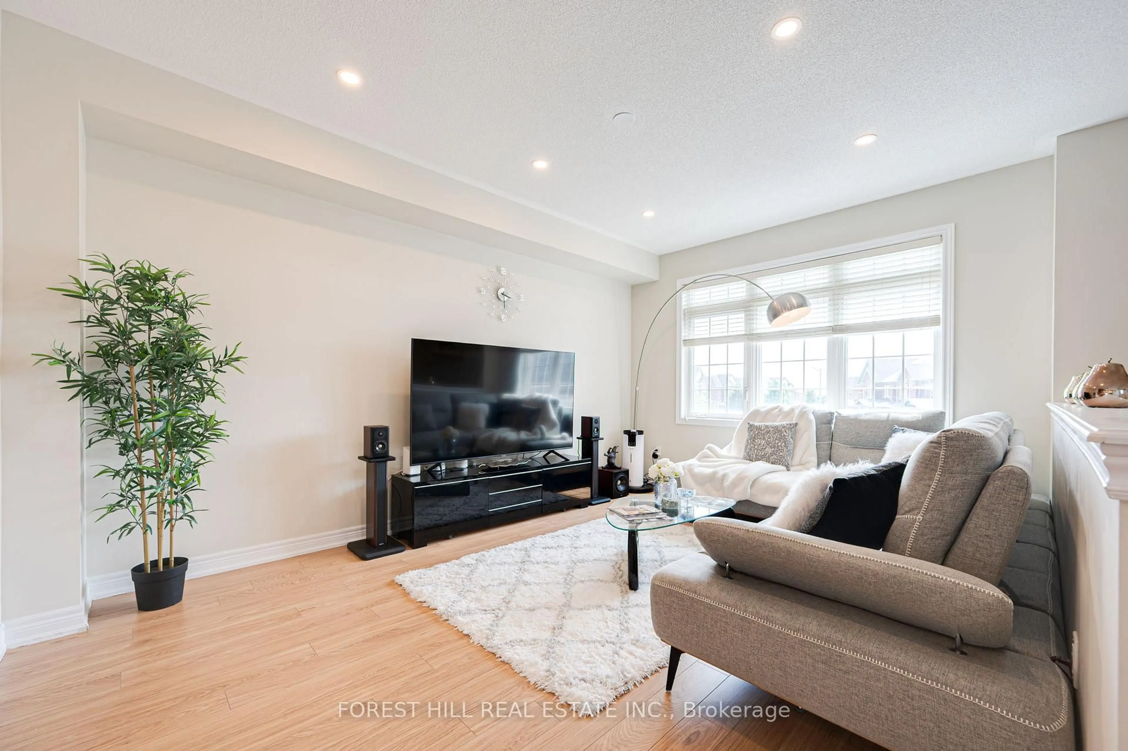 Living room with furniture, unknown for 59 Matthewson Ave, Bradford West Gwillimbury Ontario L3Z 0P3