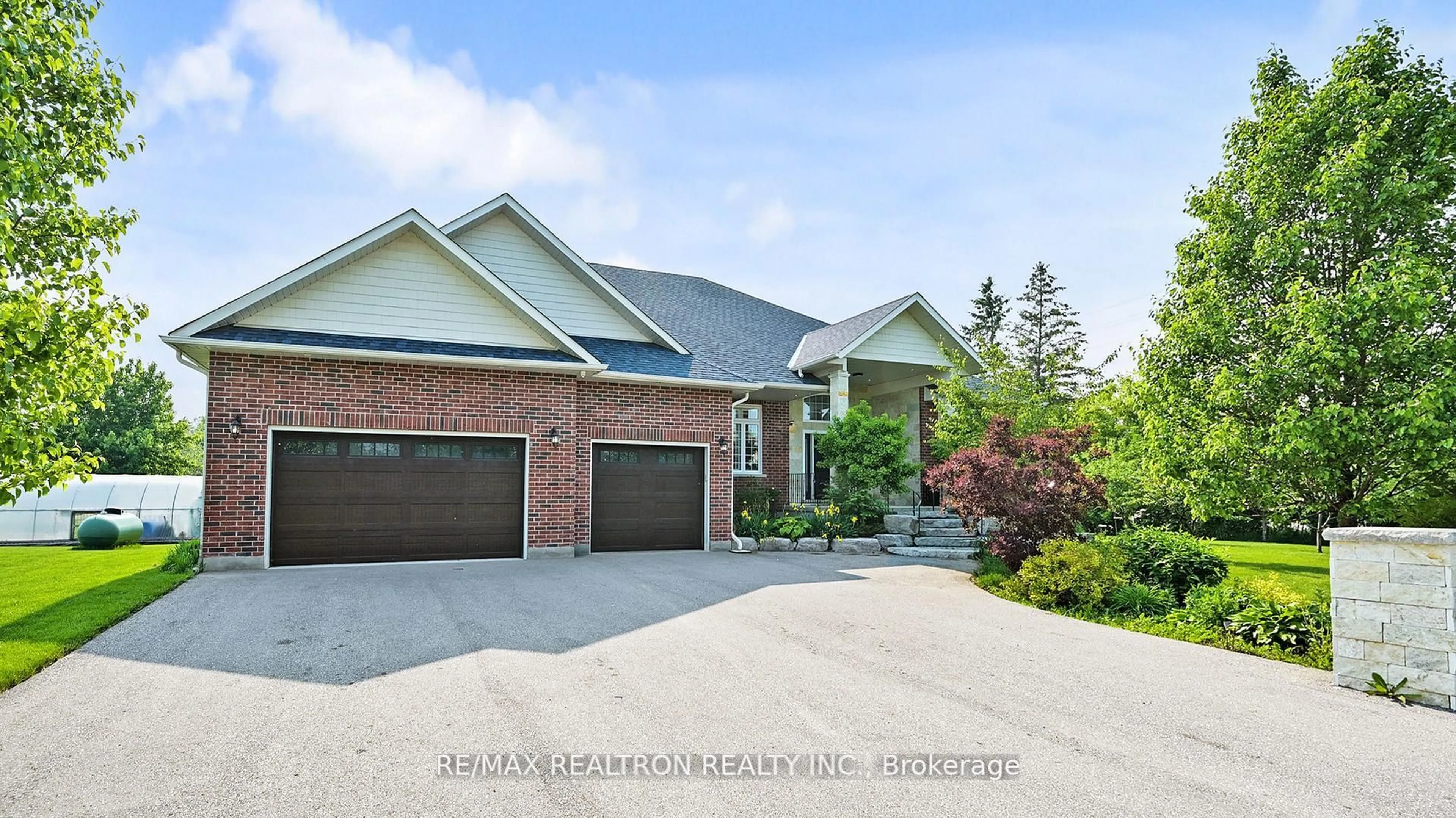 Home with brick exterior material, unknown for 4 Blake St, East Gwillimbury Ontario L0E 1R0