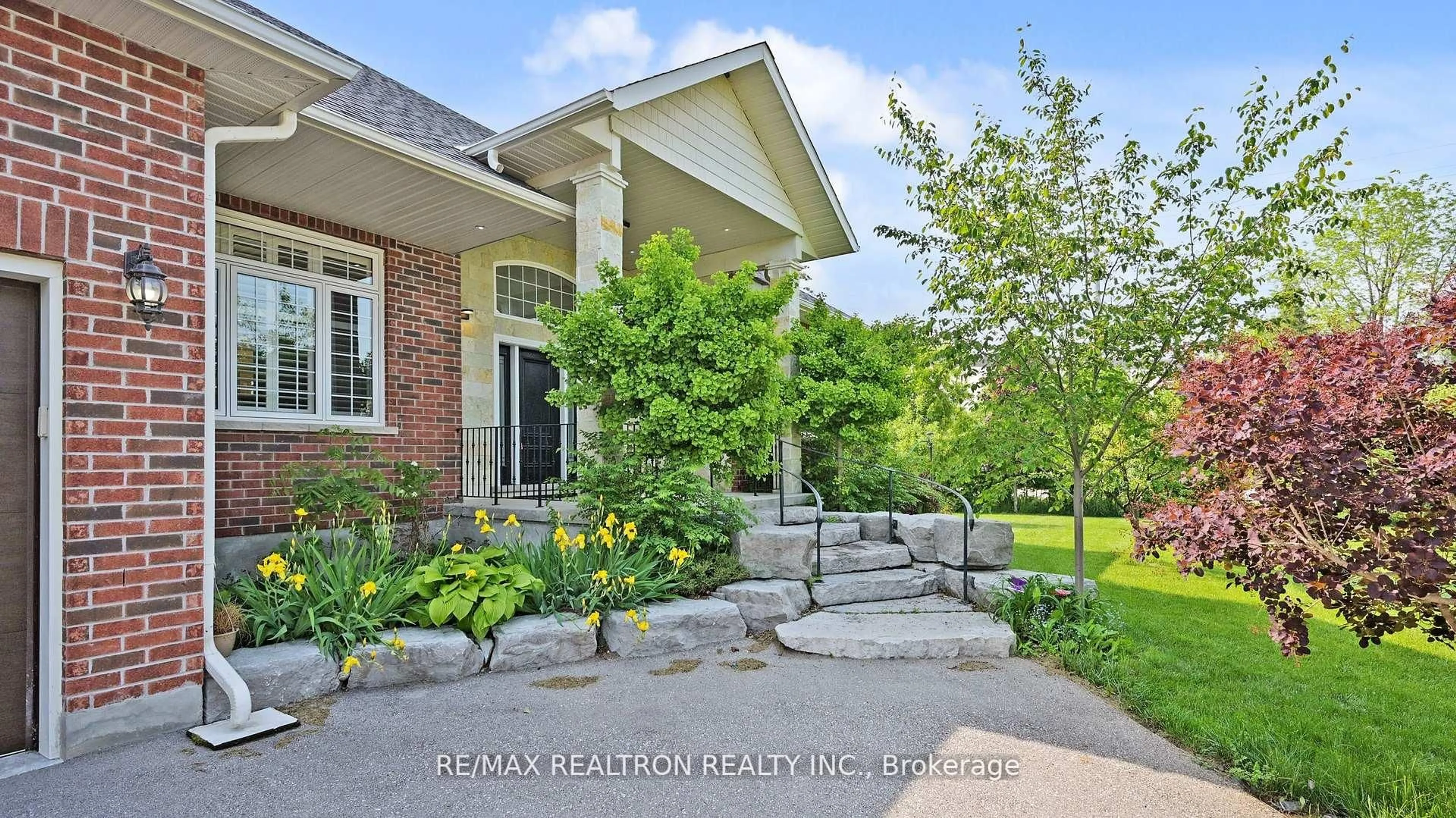 Home with brick exterior material, street for 4 Blake St, East Gwillimbury Ontario L0E 1R0