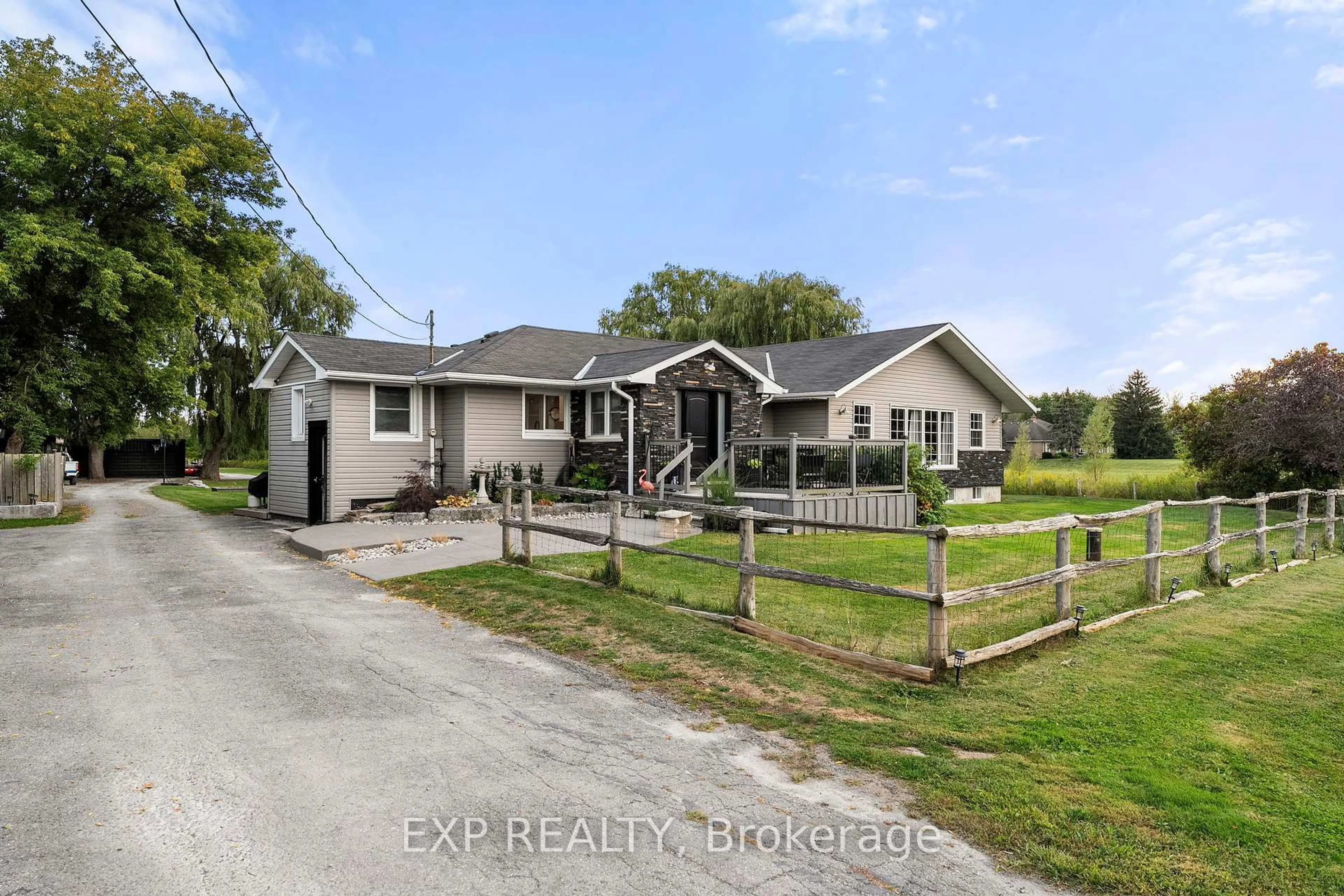 A pic from outside/outdoor area/front of a property/back of a property/a pic from drone, building for 1109 Ravenshoe Rd, East Gwillimbury Ontario L9P 1R2