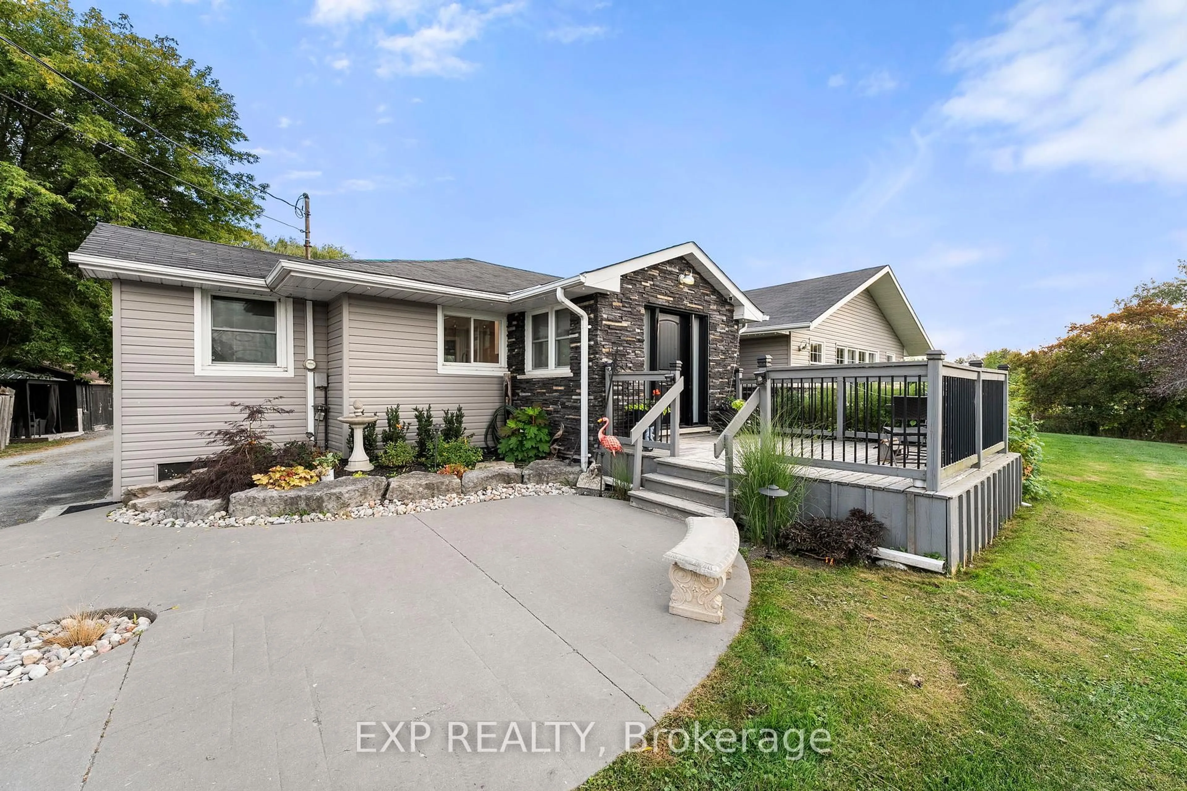 A pic from outside/outdoor area/front of a property/back of a property/a pic from drone, water/lake/river/ocean view for 1109 Ravenshoe Rd, East Gwillimbury Ontario L9P 1R2