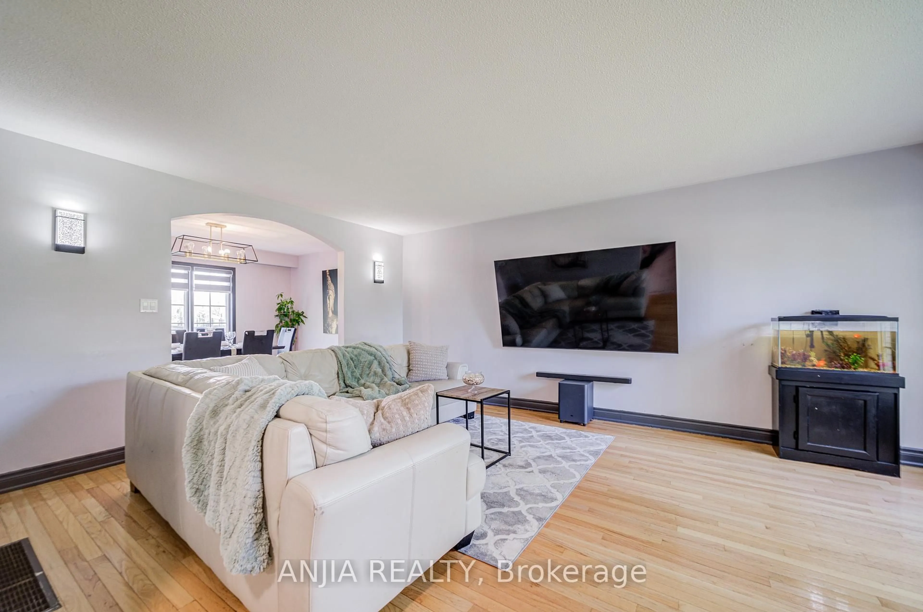 Living room with furniture, unknown for 7845 Ninth Line, Markham Ontario L6B 1A8