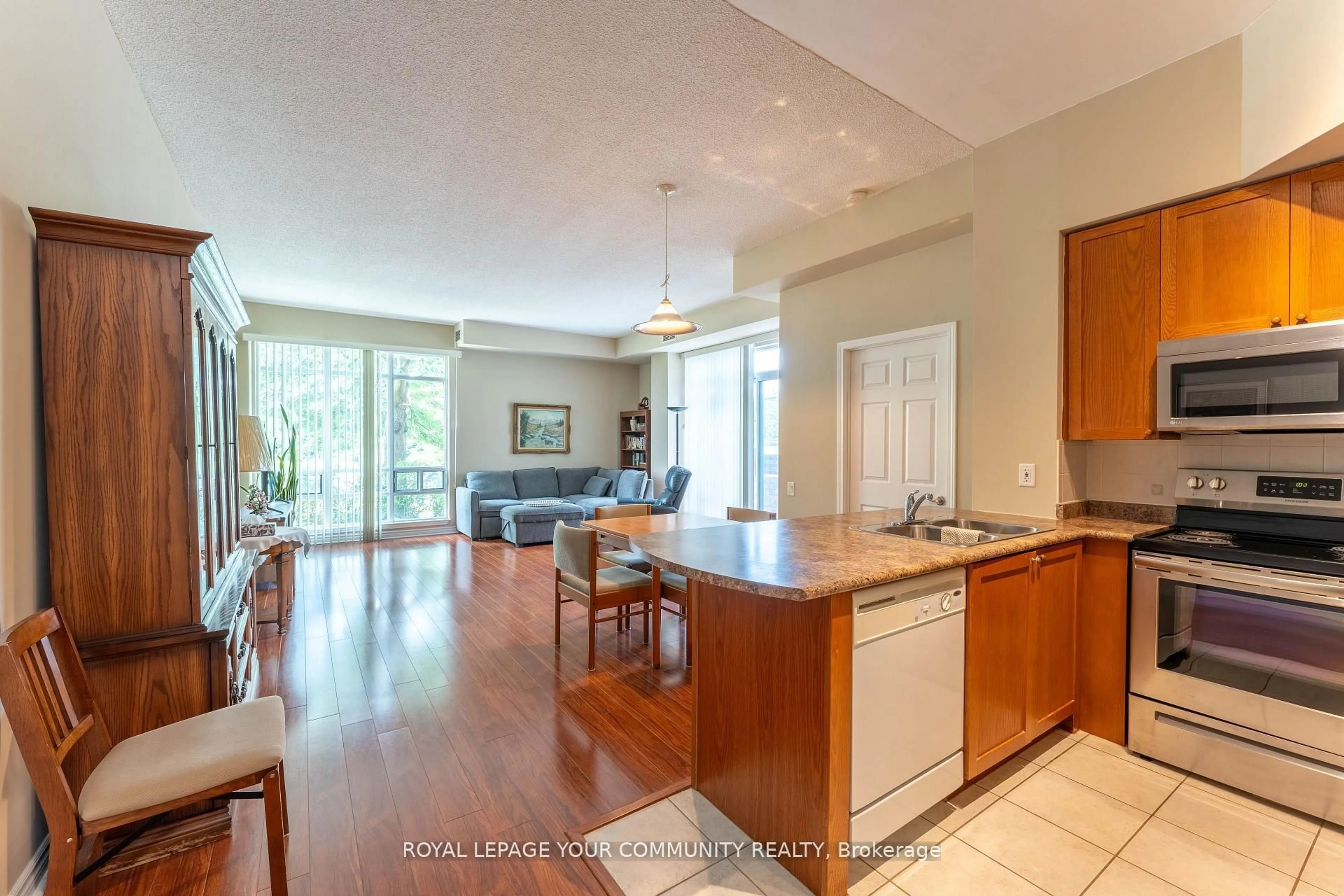 Open concept kitchen, ceramic/tile floor for 11121 Yonge St #110, Richmond Hill Ontario L4C 0S7