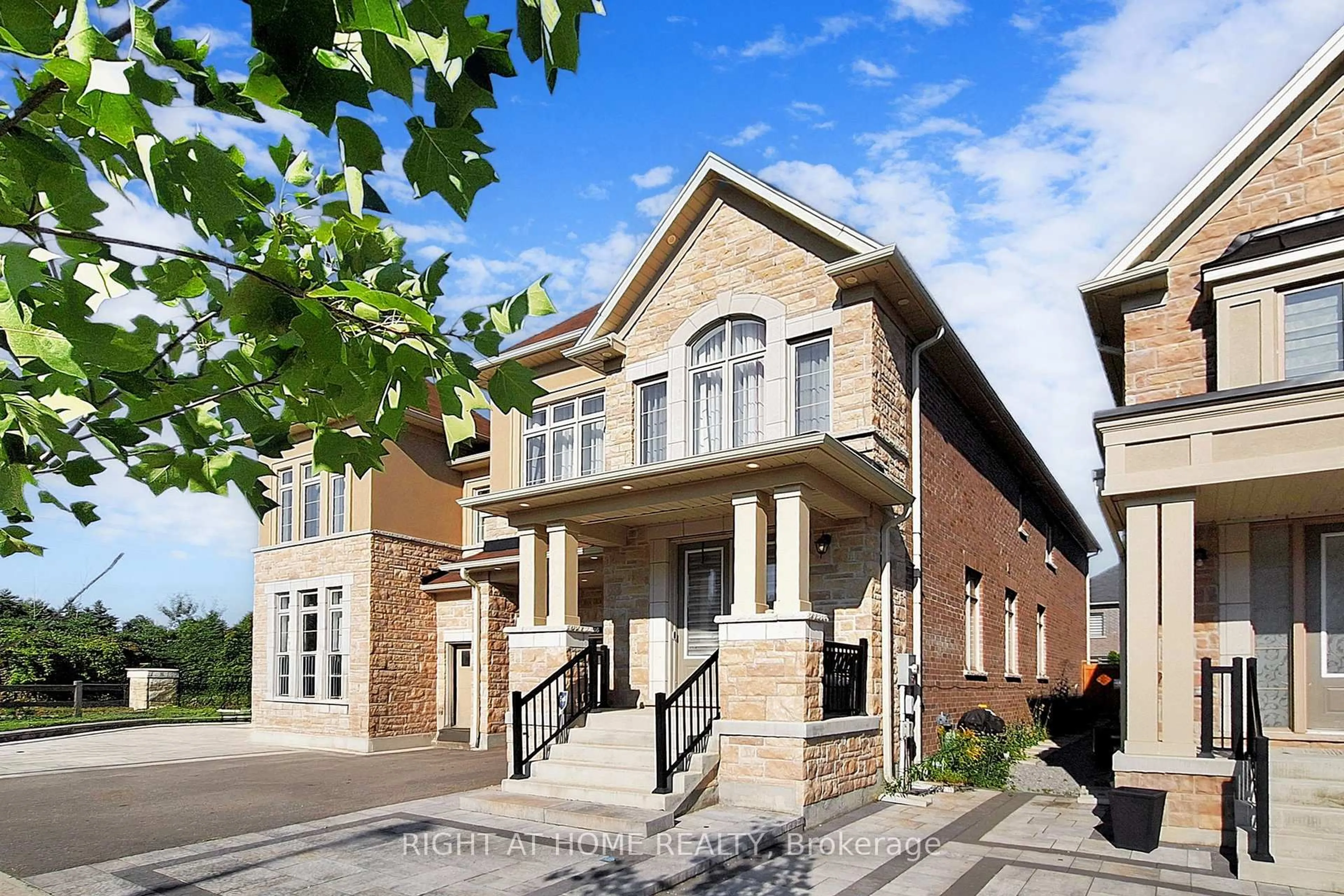 Home with brick exterior material, street for 46 Prunella Cres, East Gwillimbury Ontario L9N 0S7