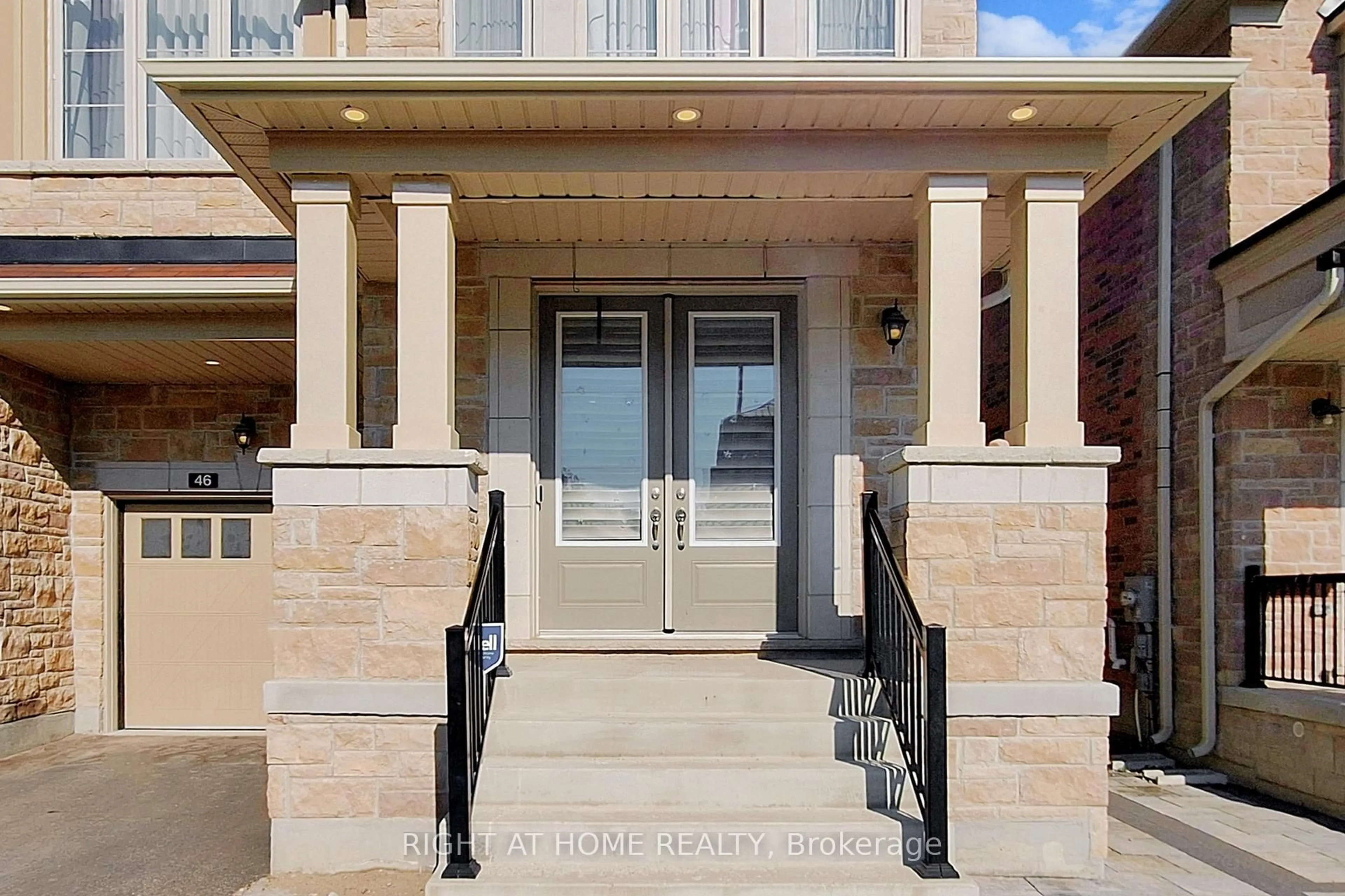Indoor entryway for 46 Prunella Cres, East Gwillimbury Ontario L9N 0S7