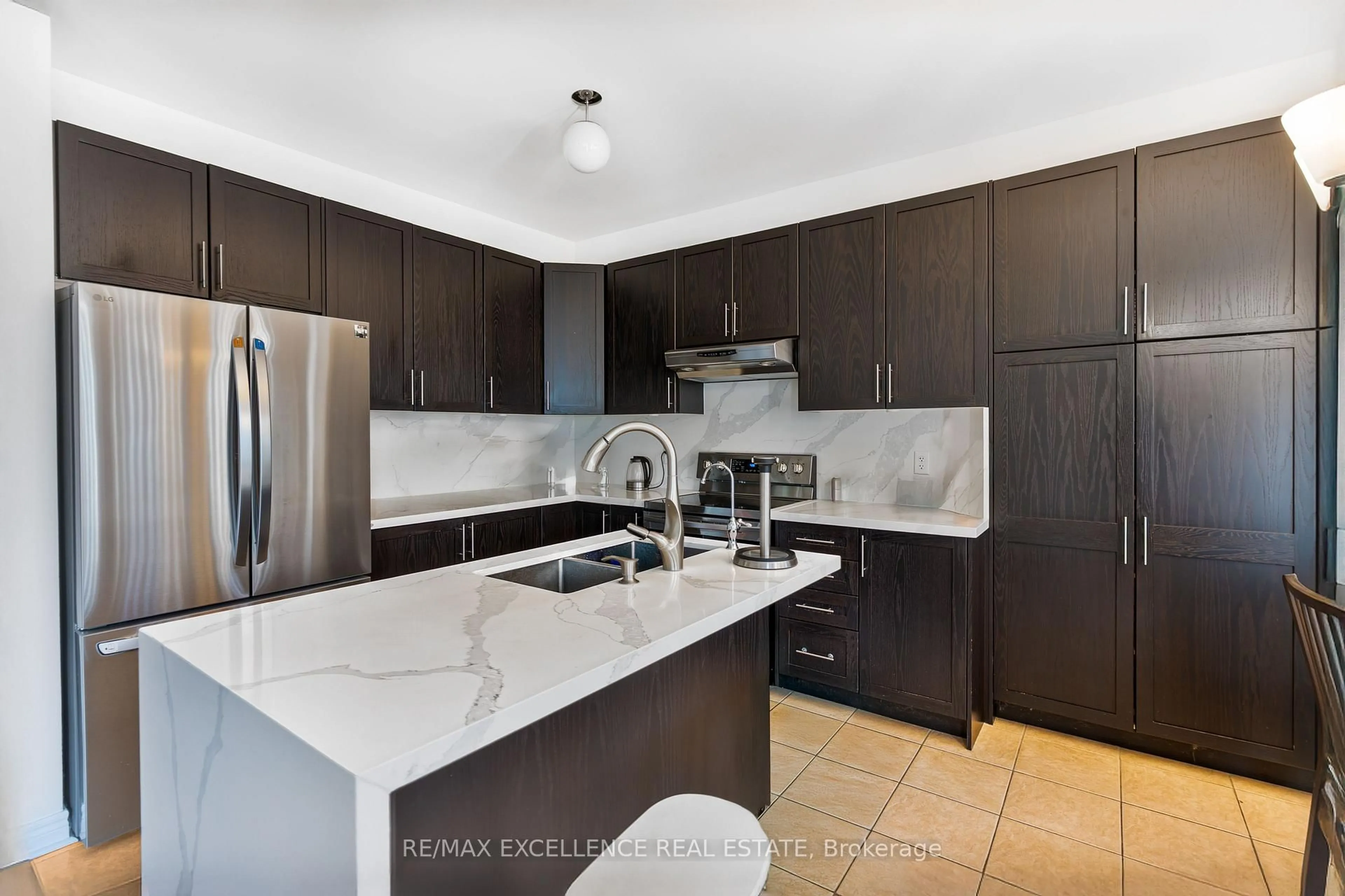 Unknown for 2 Mantle Ave, Whitchurch-Stouffville Ontario L4A 0M4